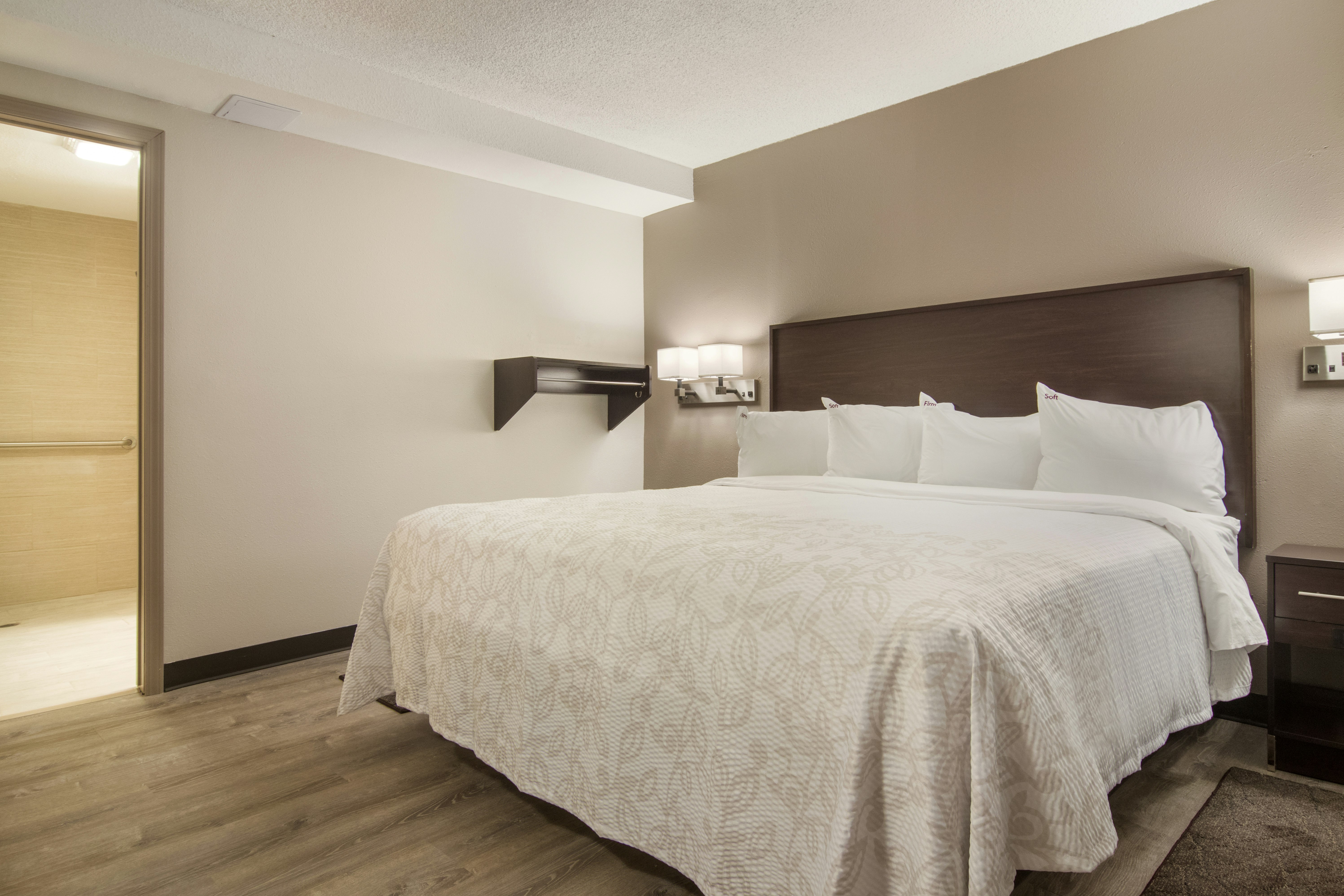 Red Roof PLUS+ Suites Erie