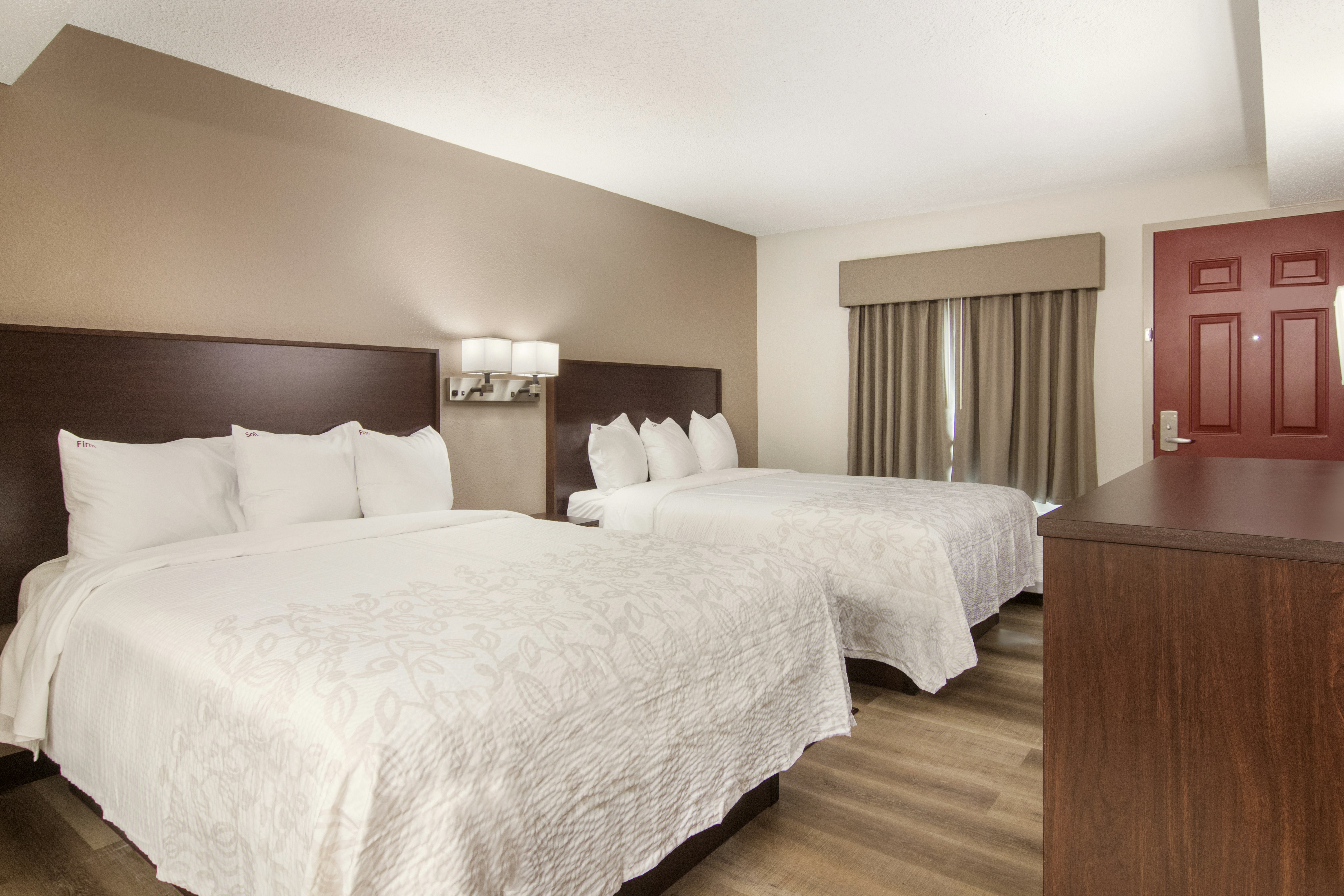 Deluxe 2 Queen Beds Smoke Free