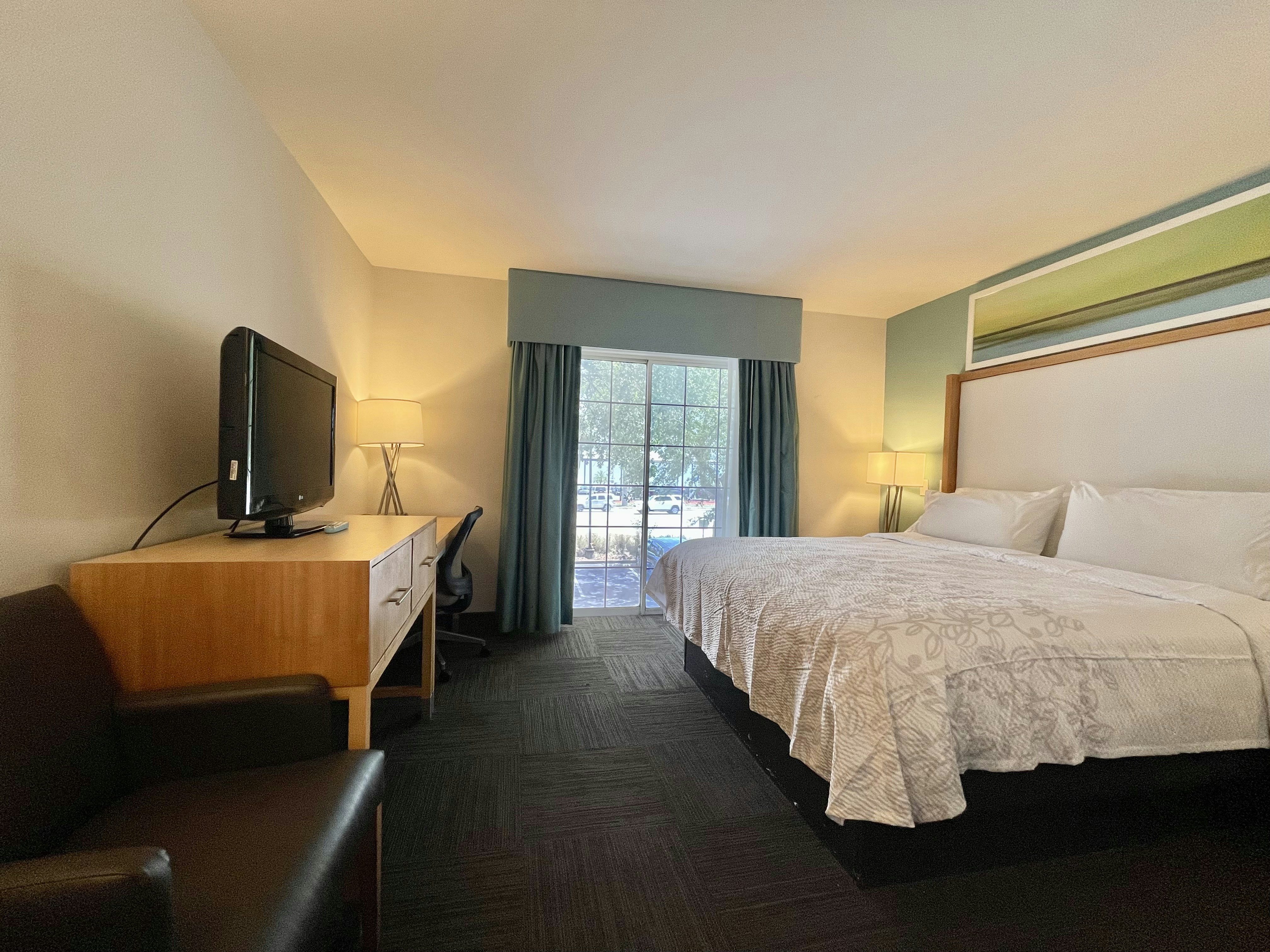 Red Roof PLUS+ Suites Tampa