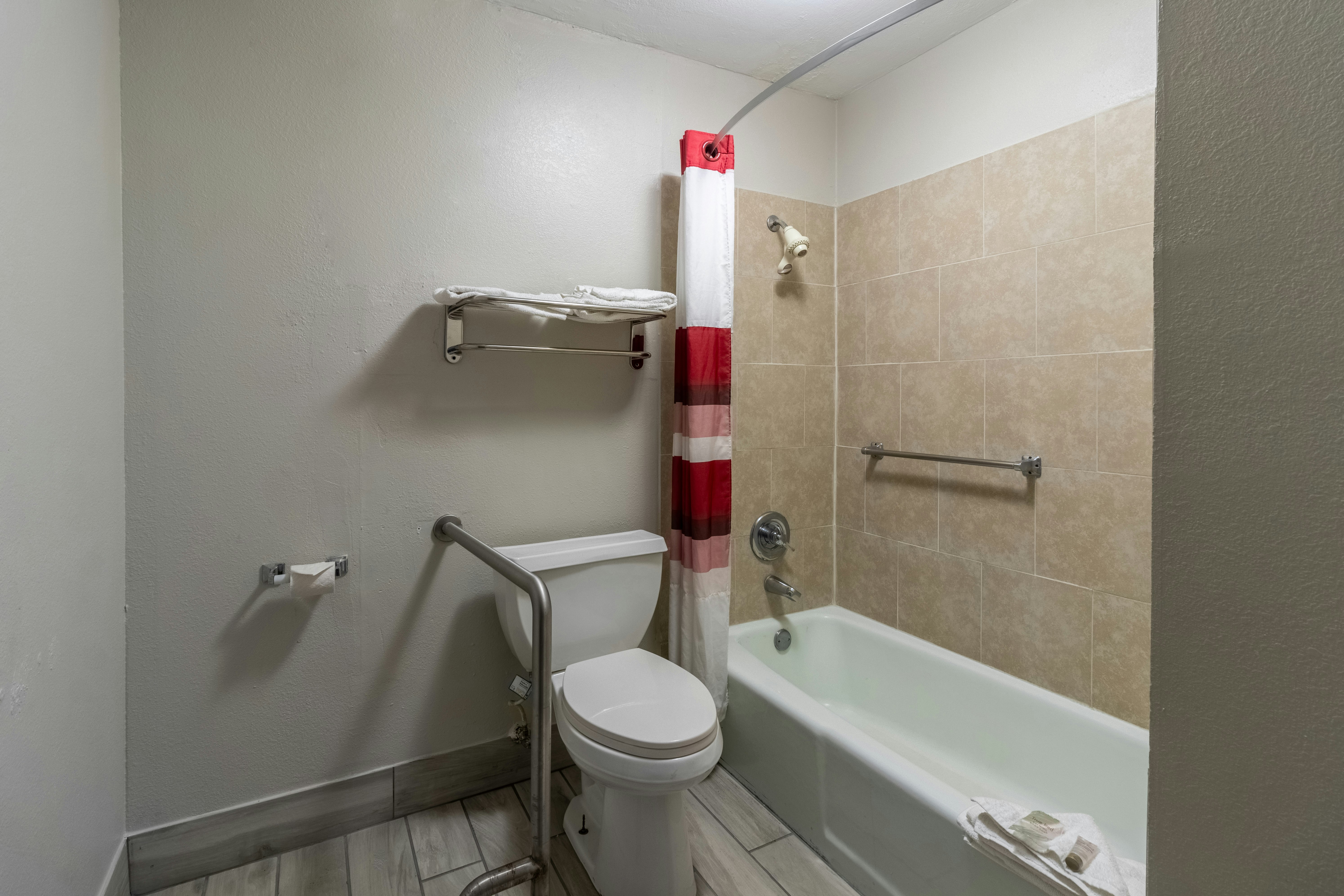 Red Roof Inn Suites Jackson, TN