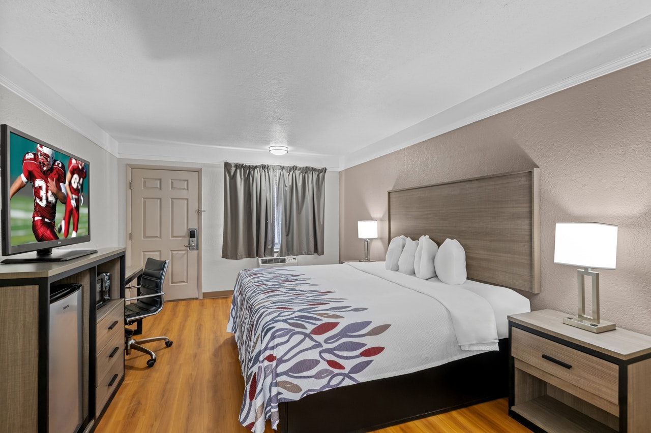 Suite King Bed Kitchenette Non-Smoking