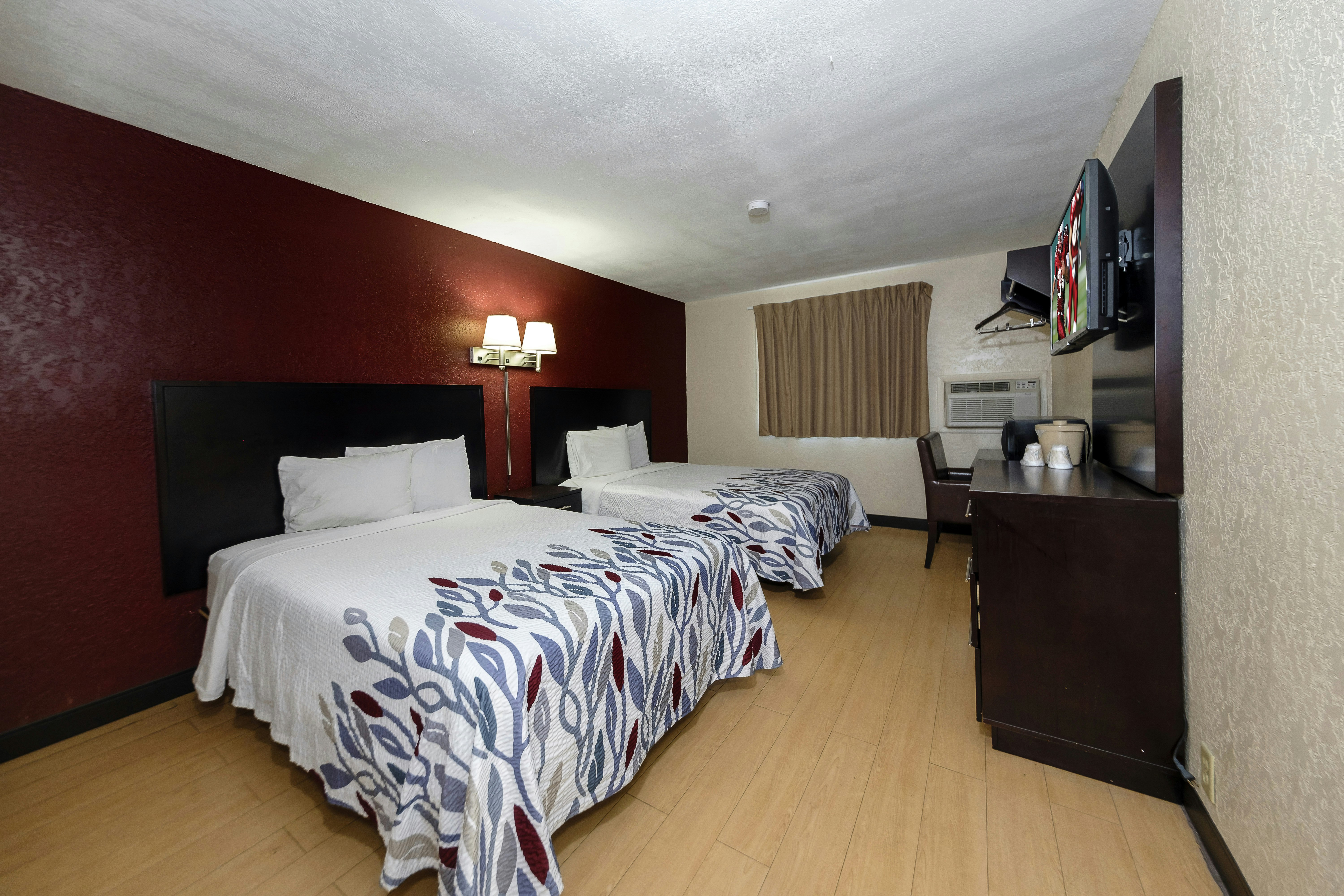 Deluxe 2 Full Beds Non-Smoking