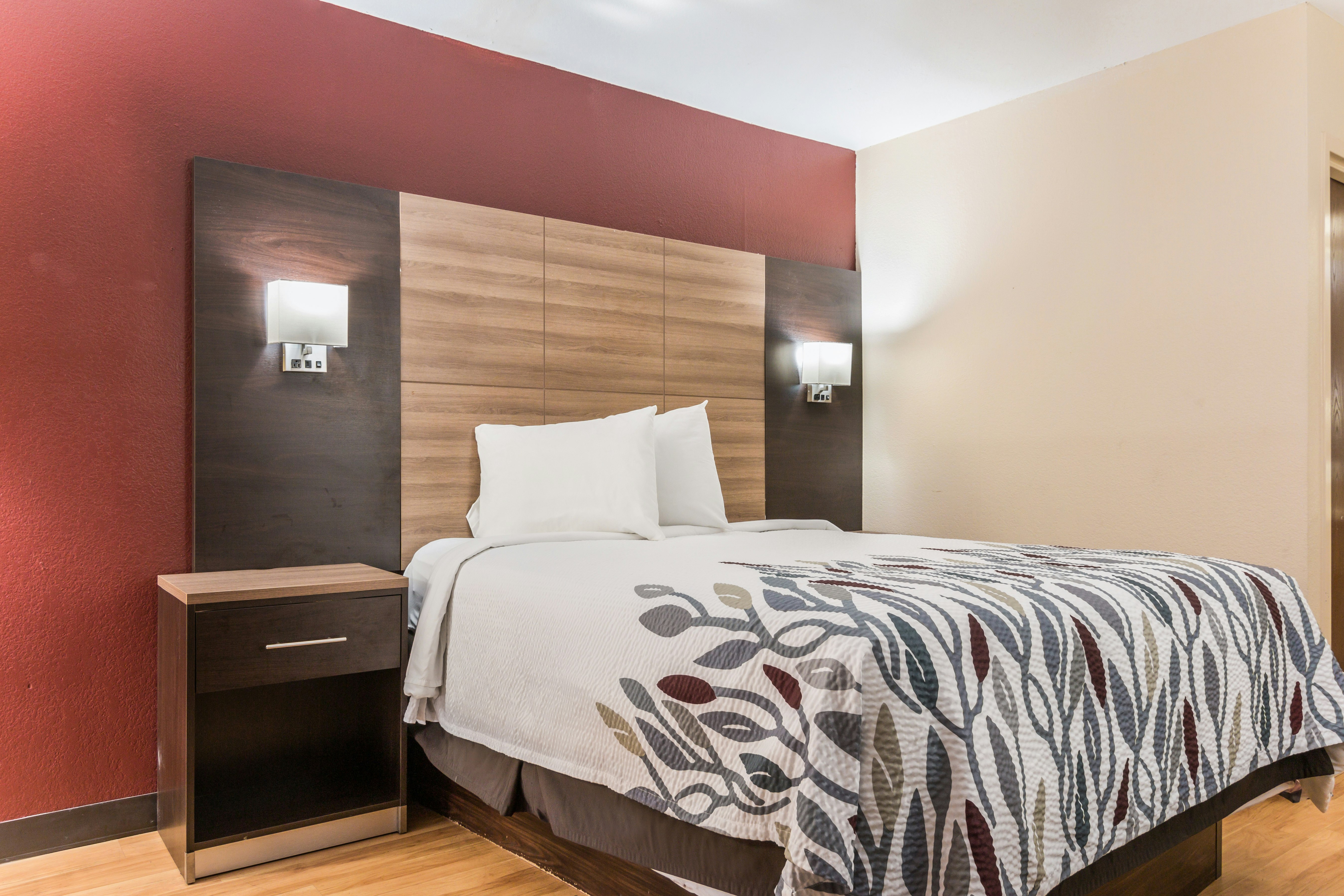Deluxe 1 Queen Bed Non-Smoking