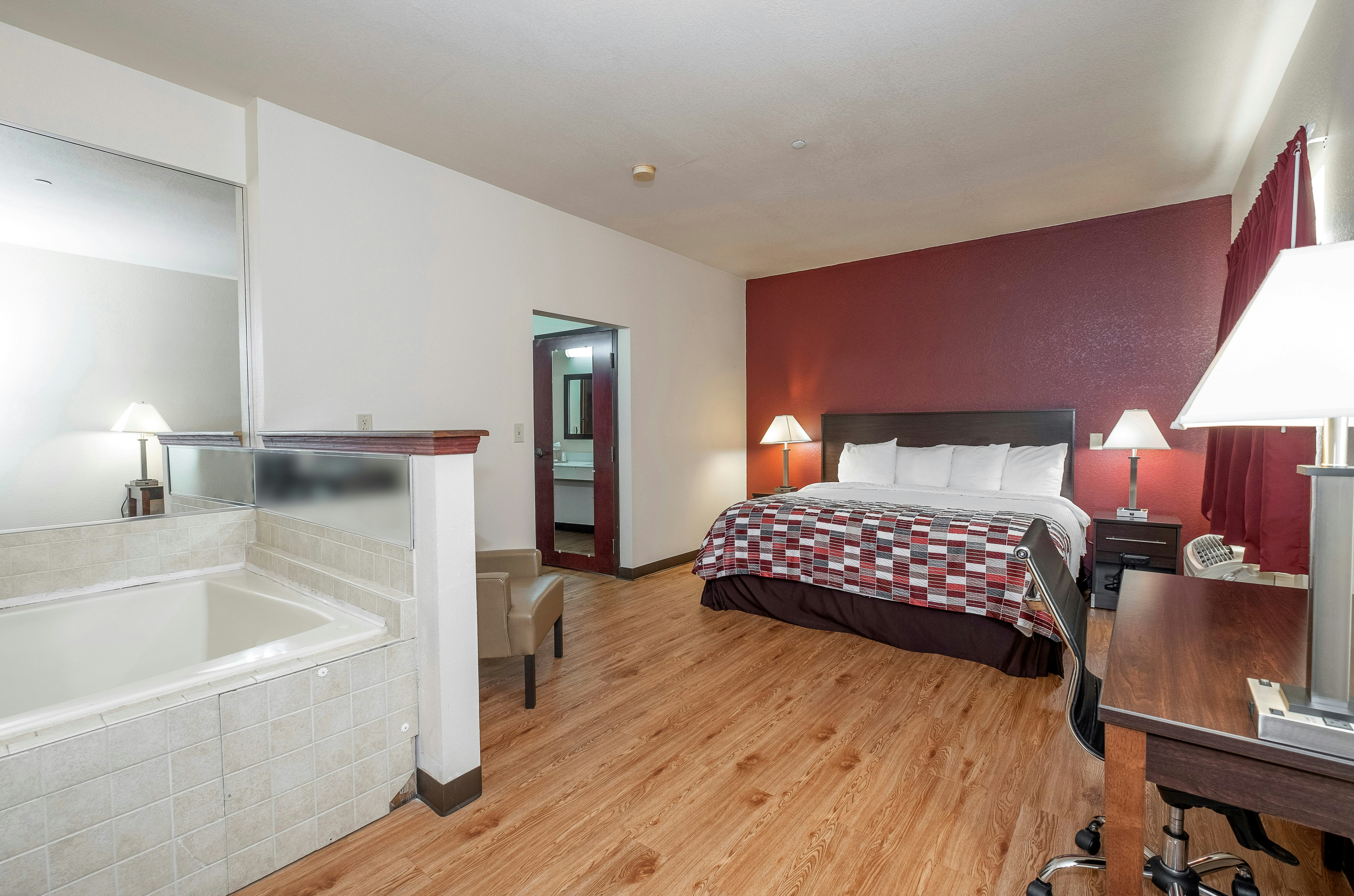 Superior King Jetted Tub Non-Smoking