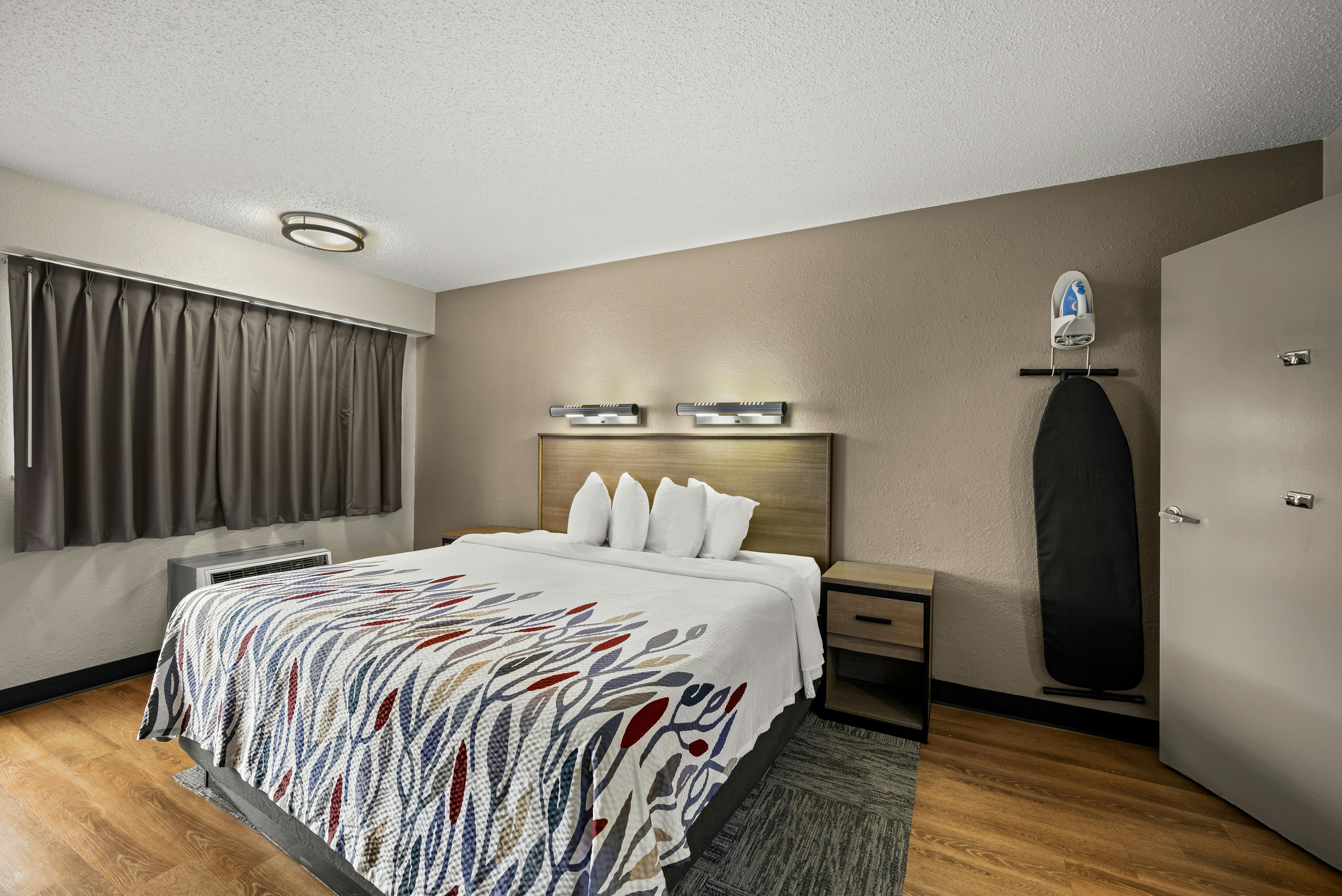 Red Roof Inn Detroit – Royal Oak/ Madison Heights