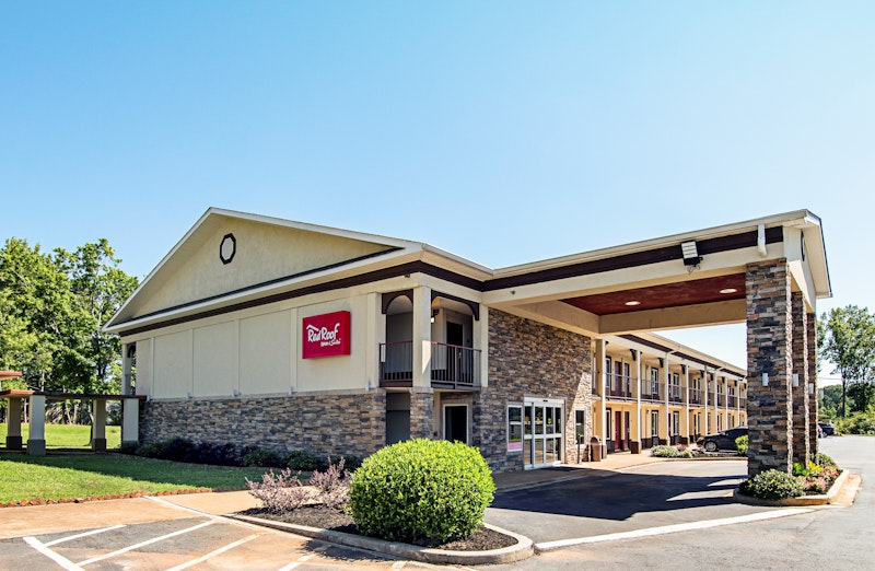 Red Roof Inn Suites Greenwood, SC