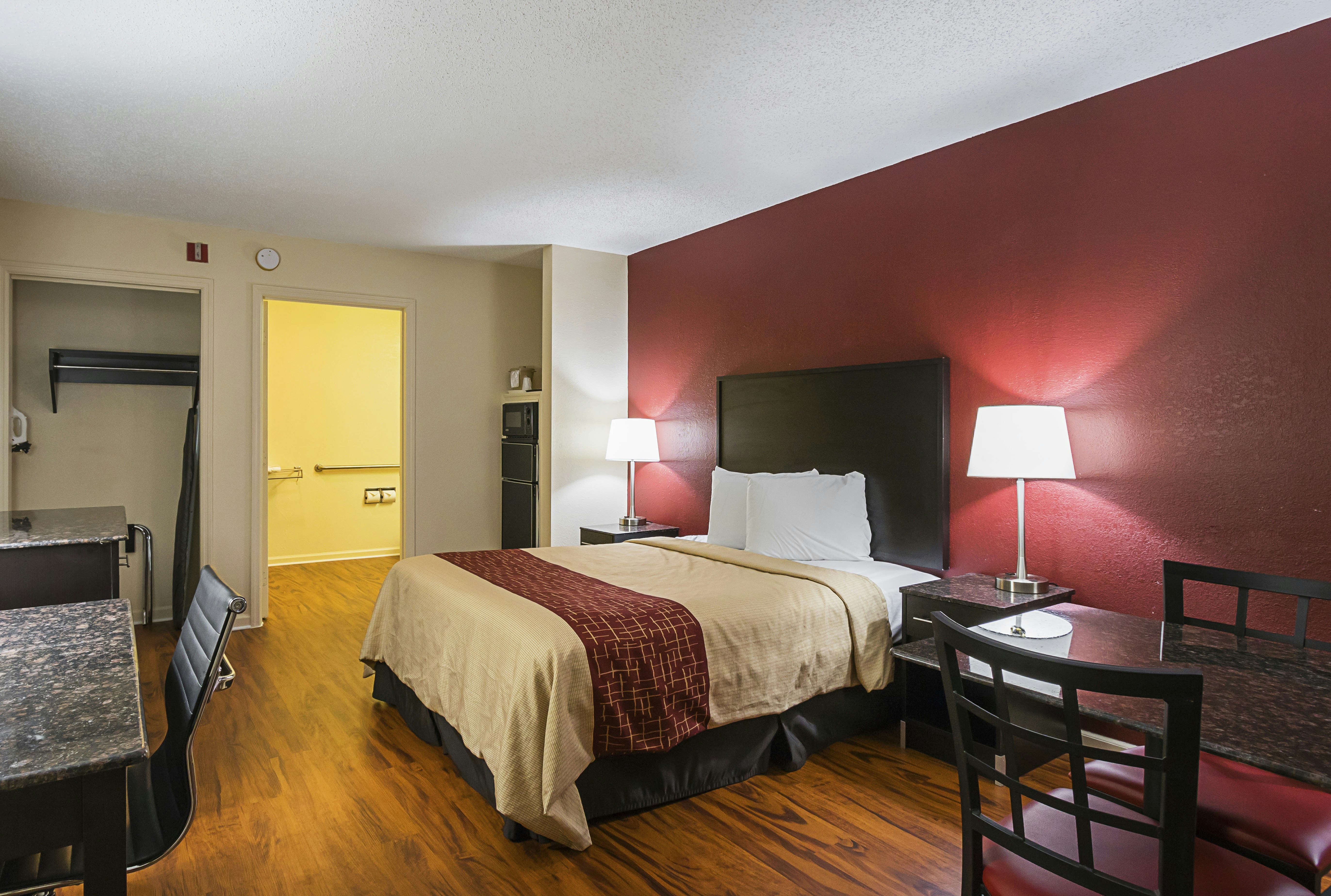 Red Roof Inn Suites Scottsboro