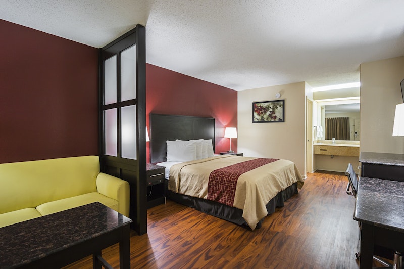 Red Roof Inn Suites Scottsboro