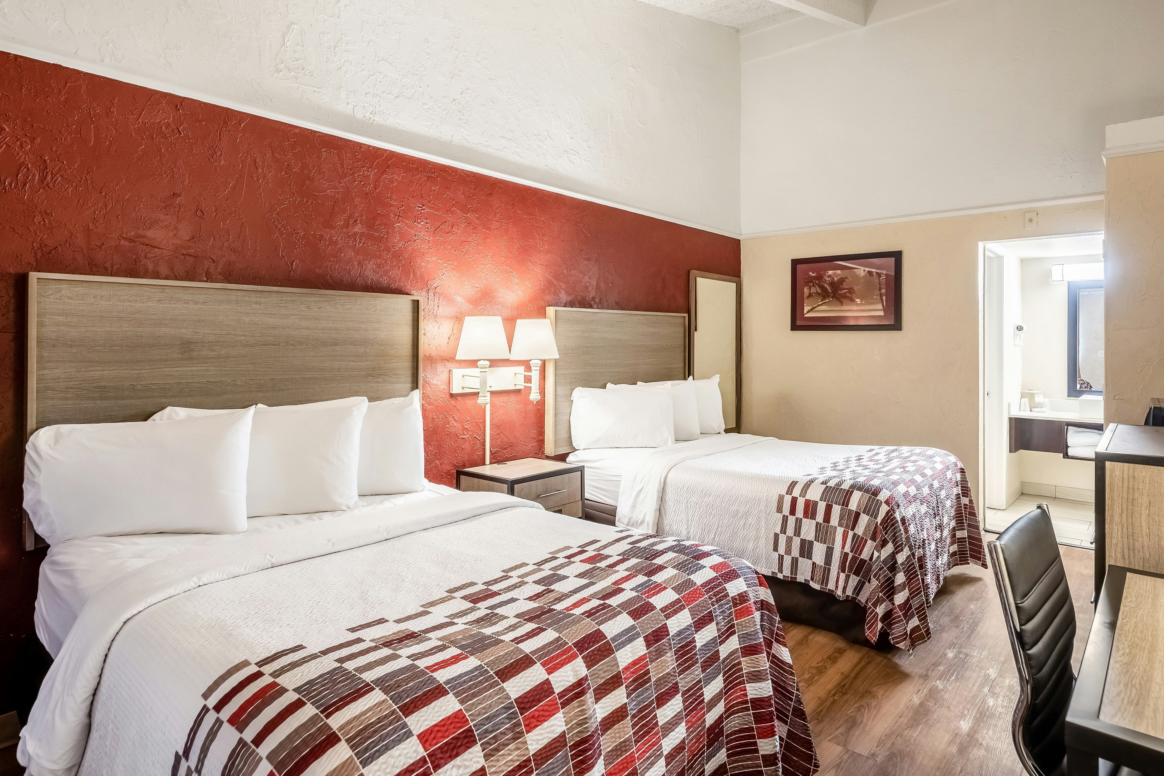 Deluxe 2 Full Beds Non-Smoking
