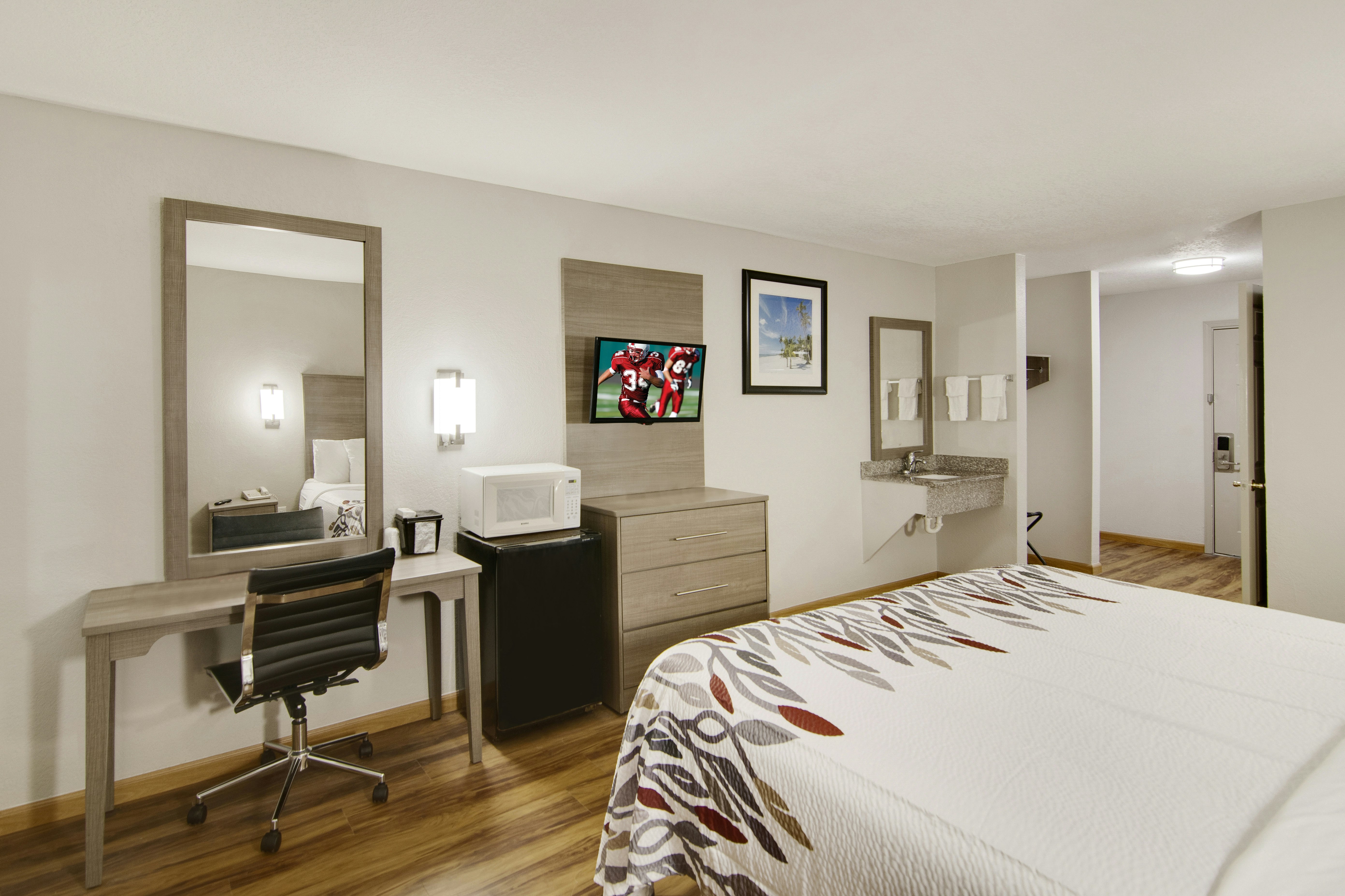 Red Roof Inn Suites Pensacola – NAS Corry