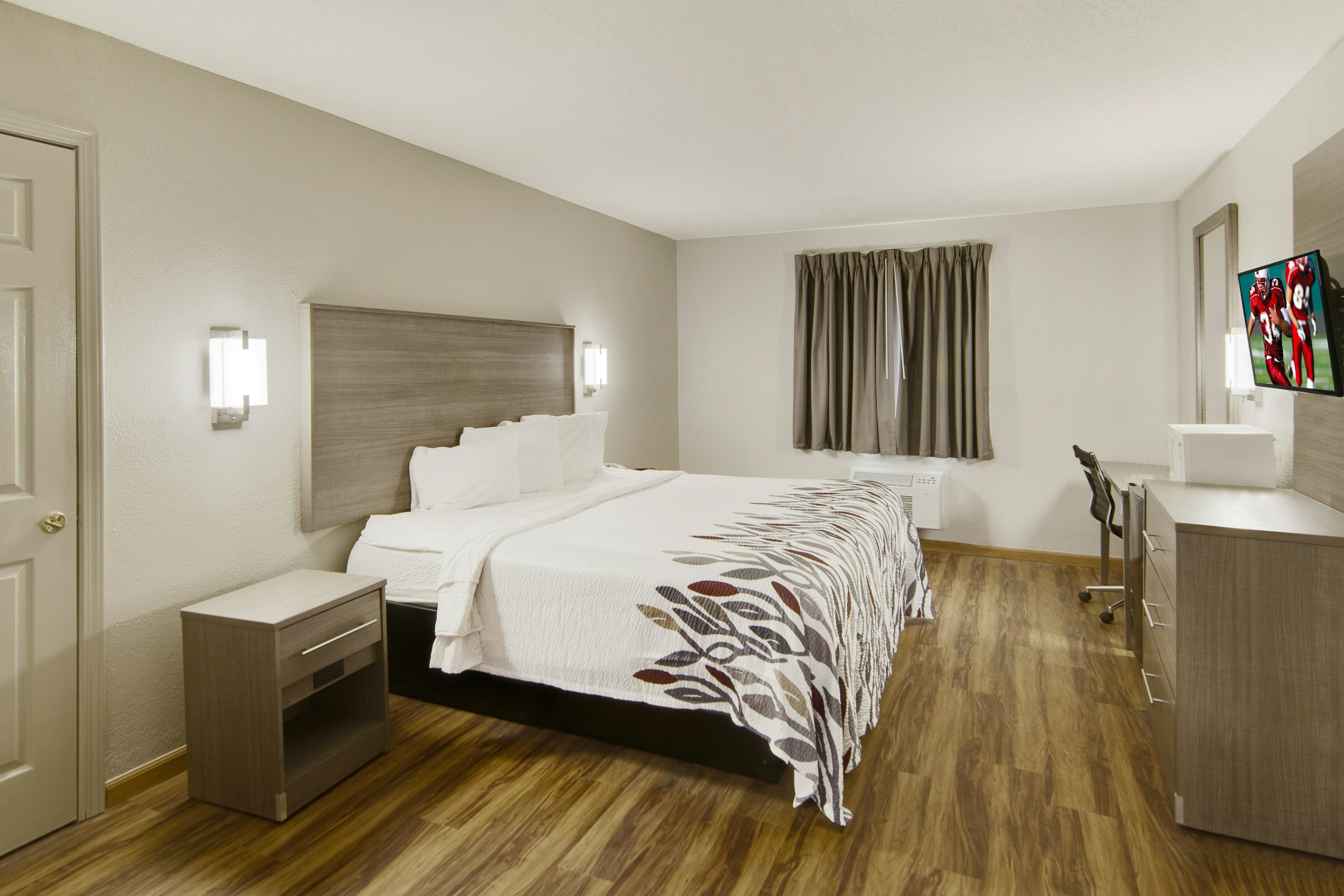 Red Roof Inn Suites Pensacola – NAS Corry