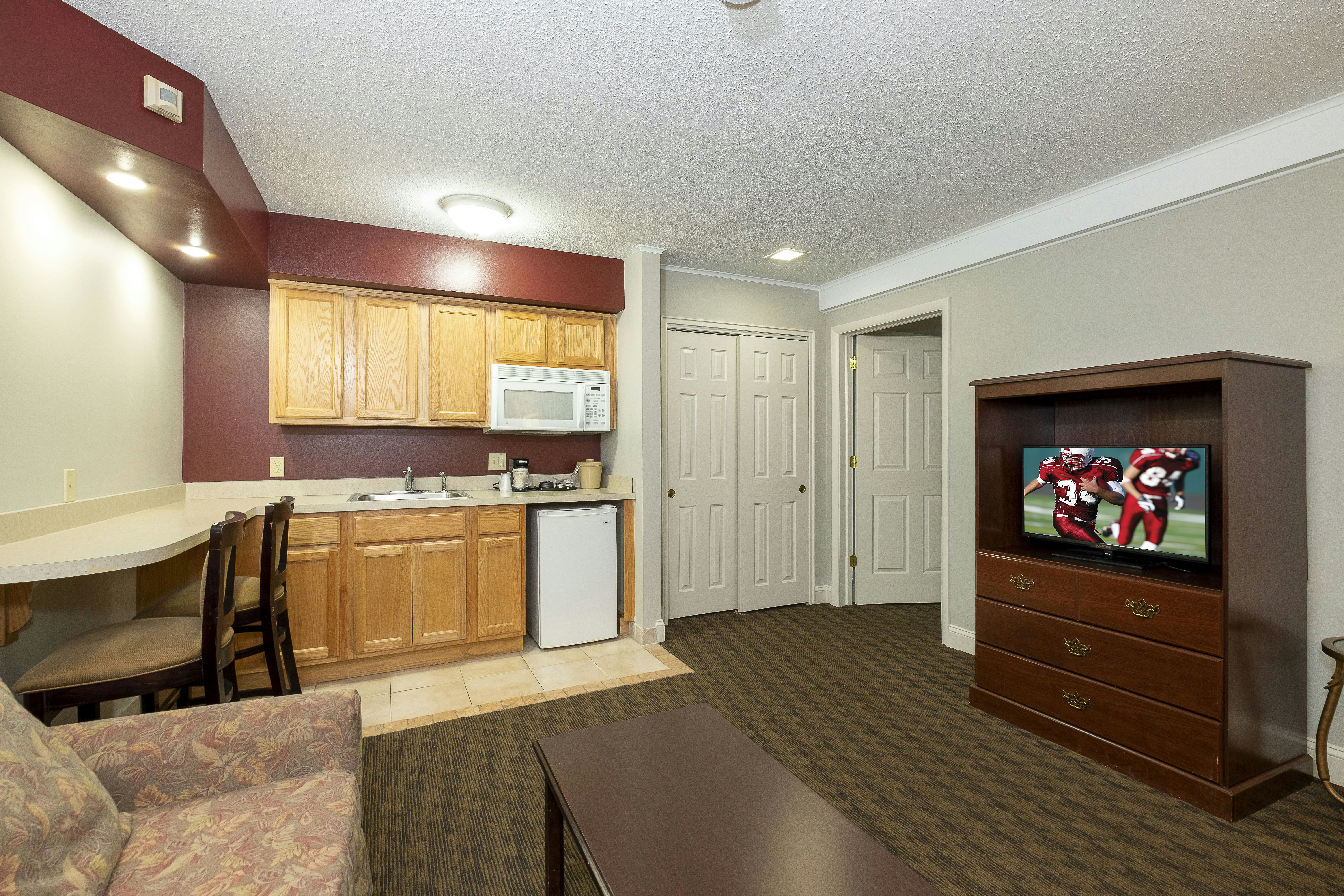 Red Roof Inn Suites Hazleton
