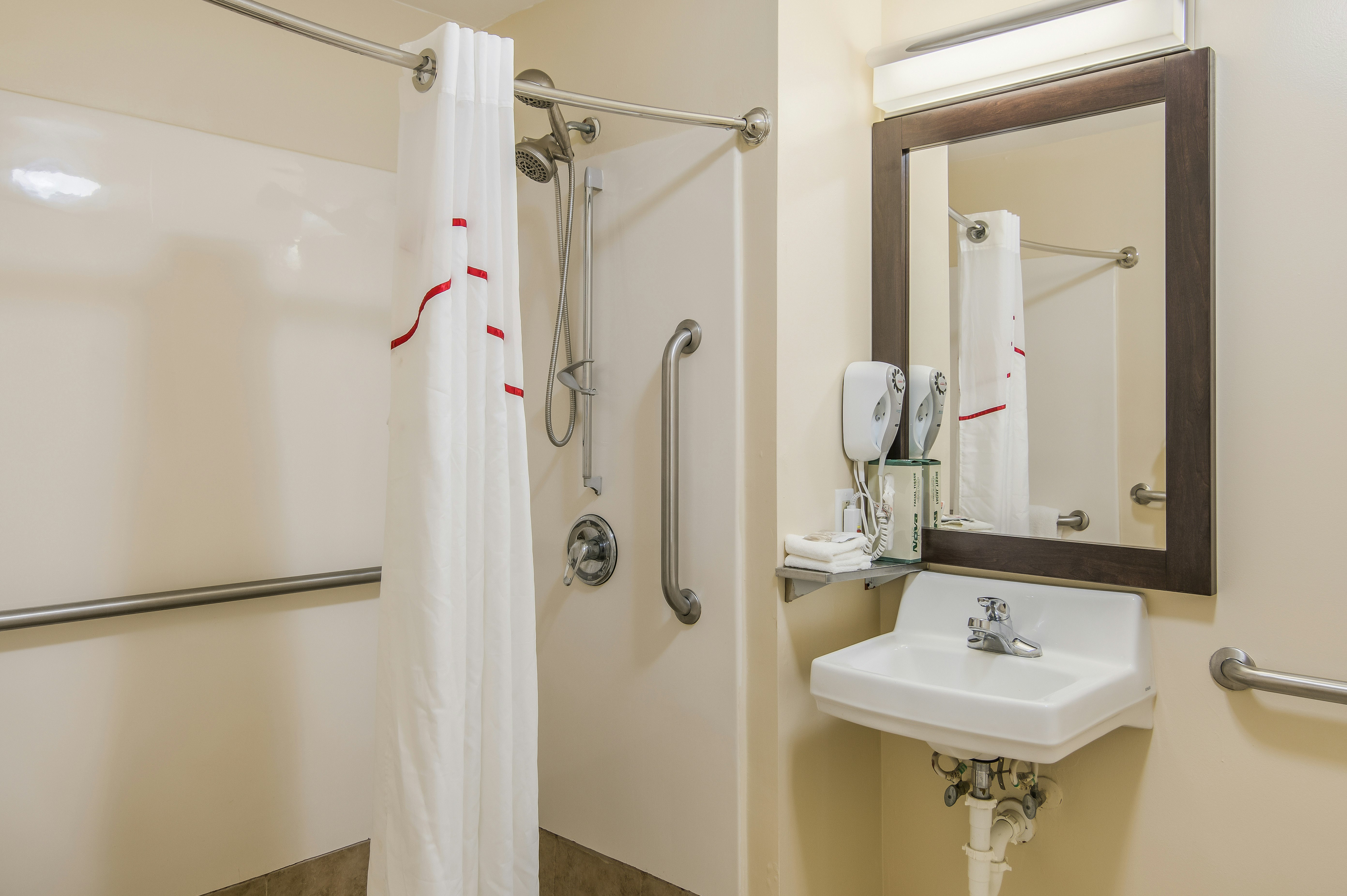 Red Roof Inn Suites Pensacola East – Milton
