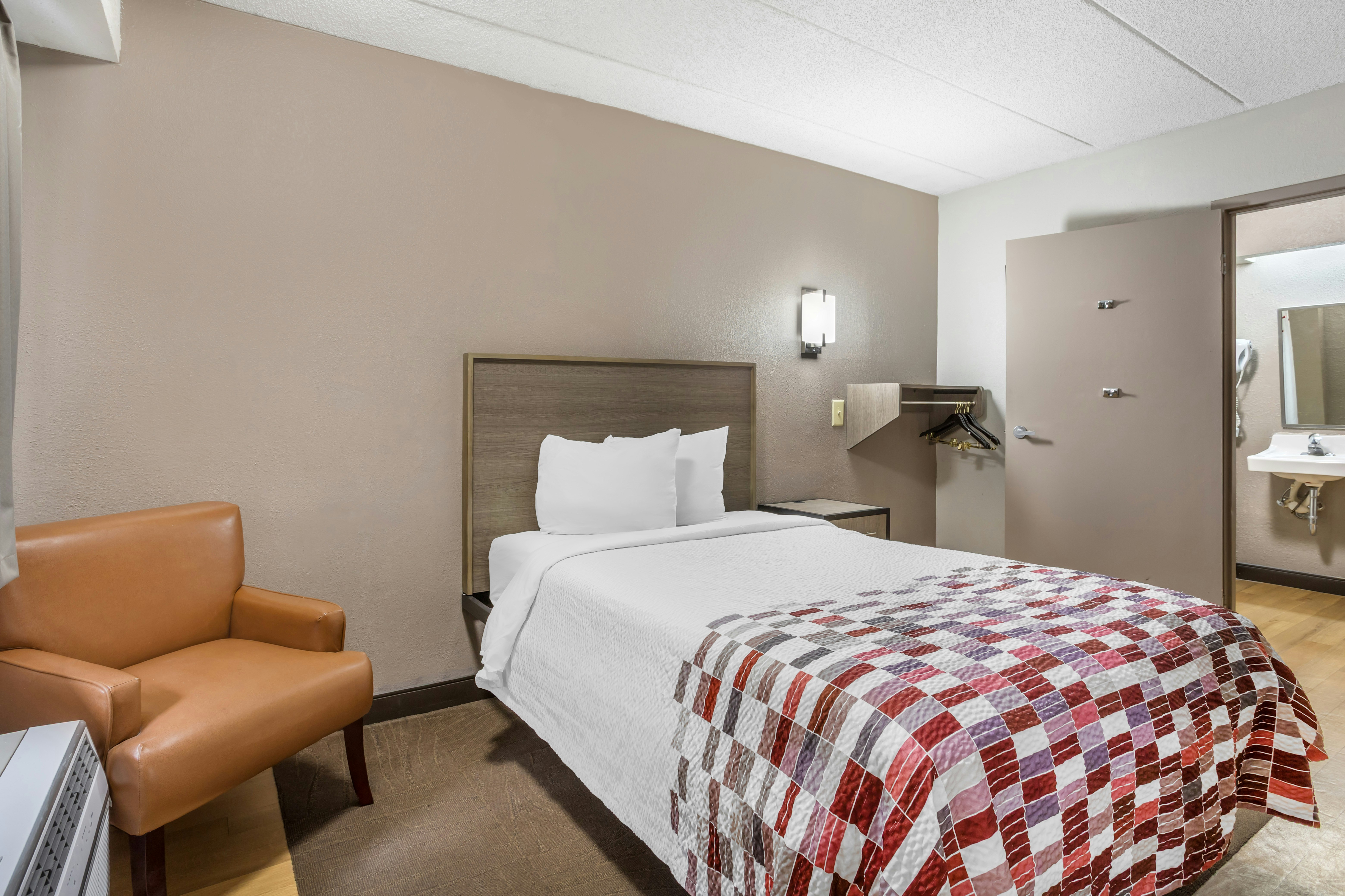 Red Roof Inn Tinton Falls – Jersey Shore