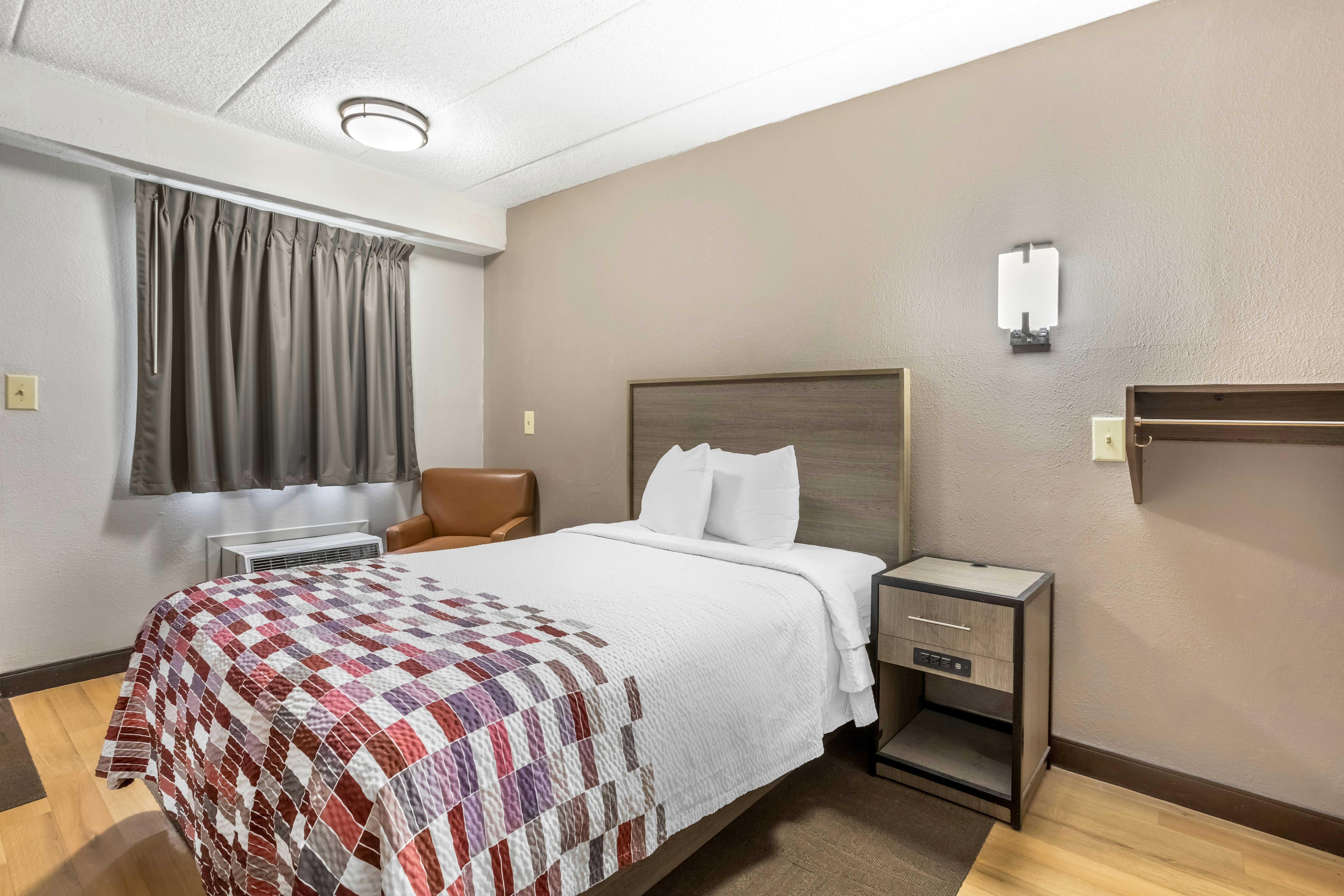 Red Roof Inn Tinton Falls – Jersey Shore