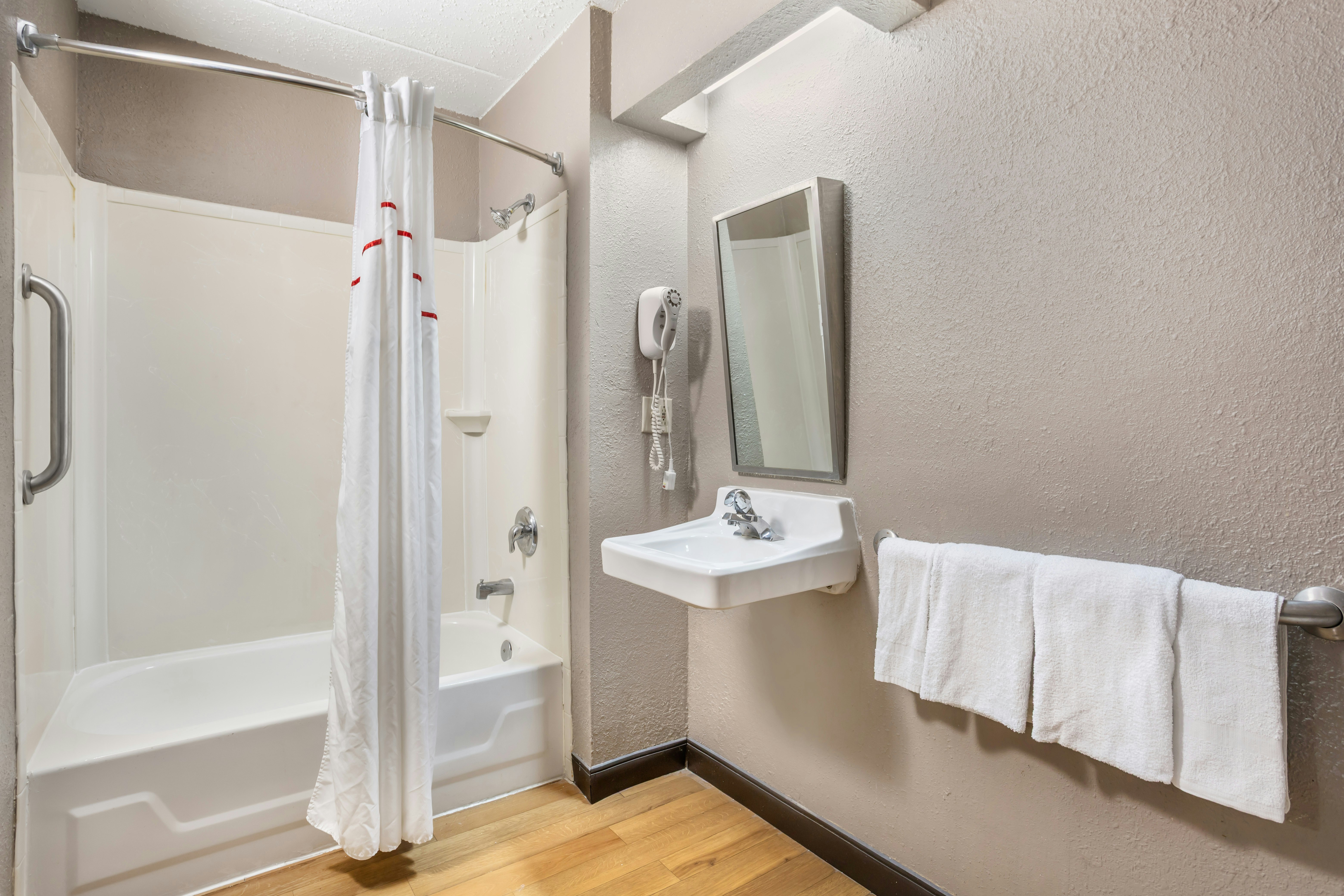 Red Roof Inn Tinton Falls – Jersey Shore