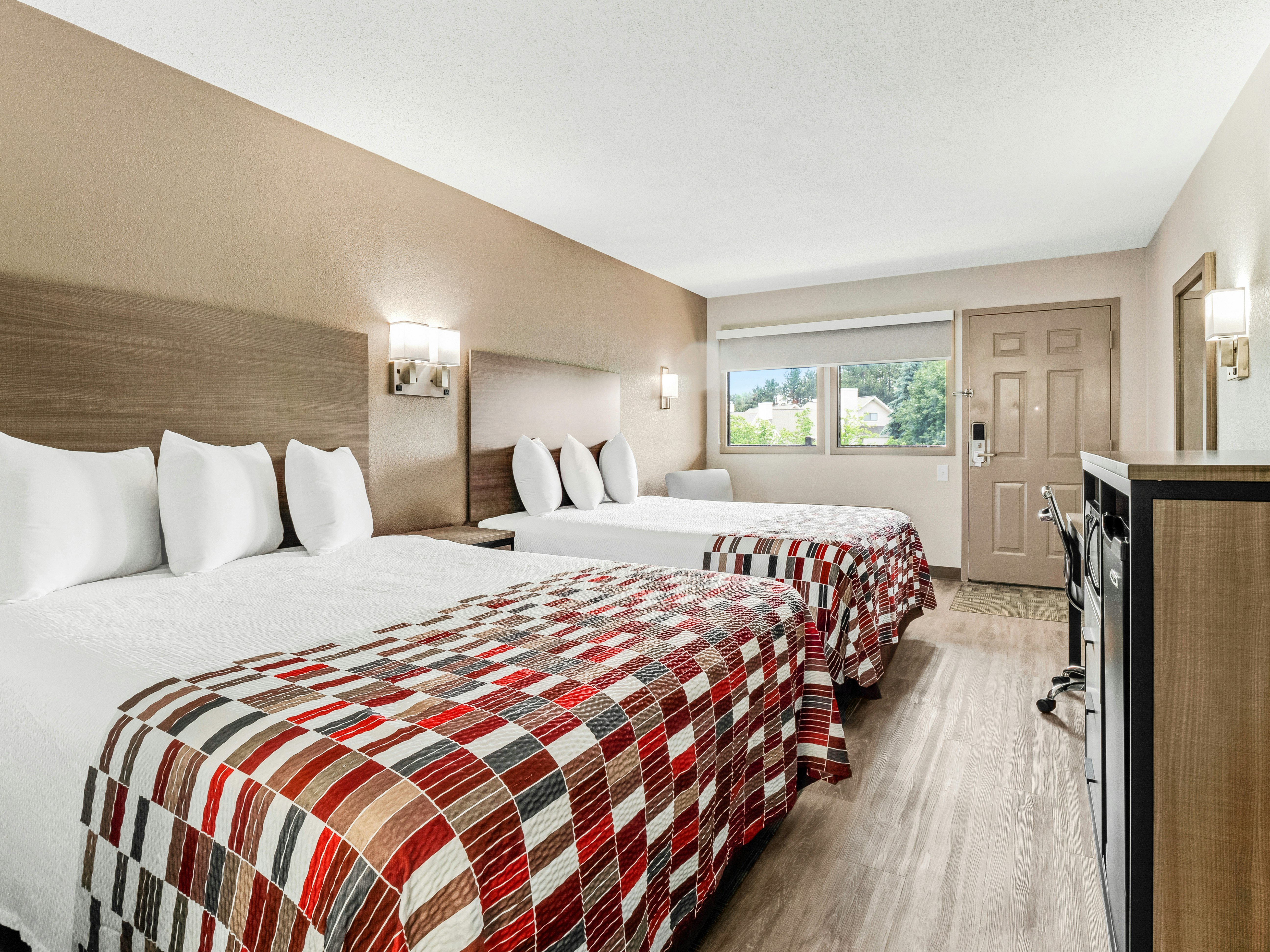 Deluxe 2 Queen Beds Non-Smoking
