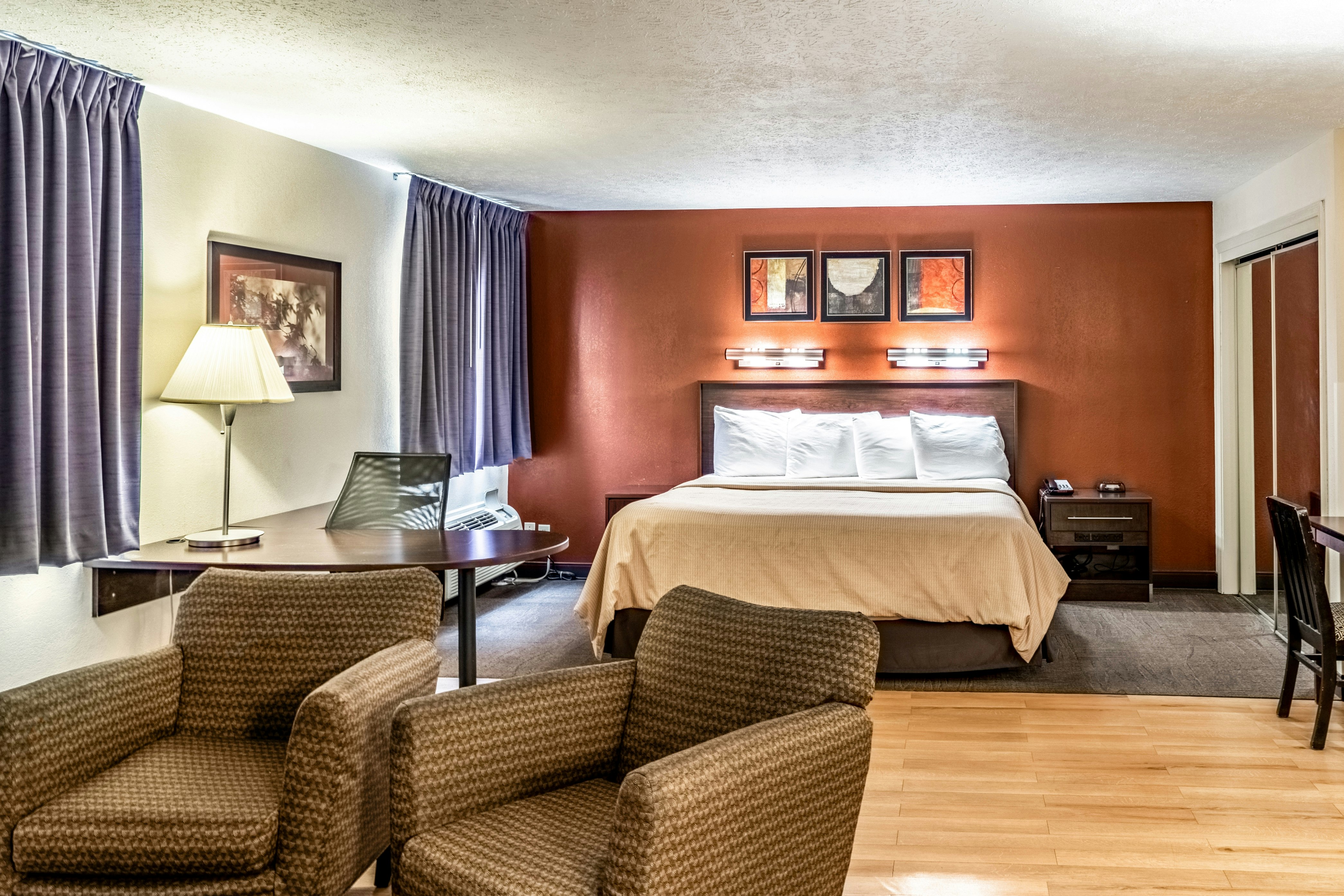 Suite Deluxe 1 King Bed Non-Smoking