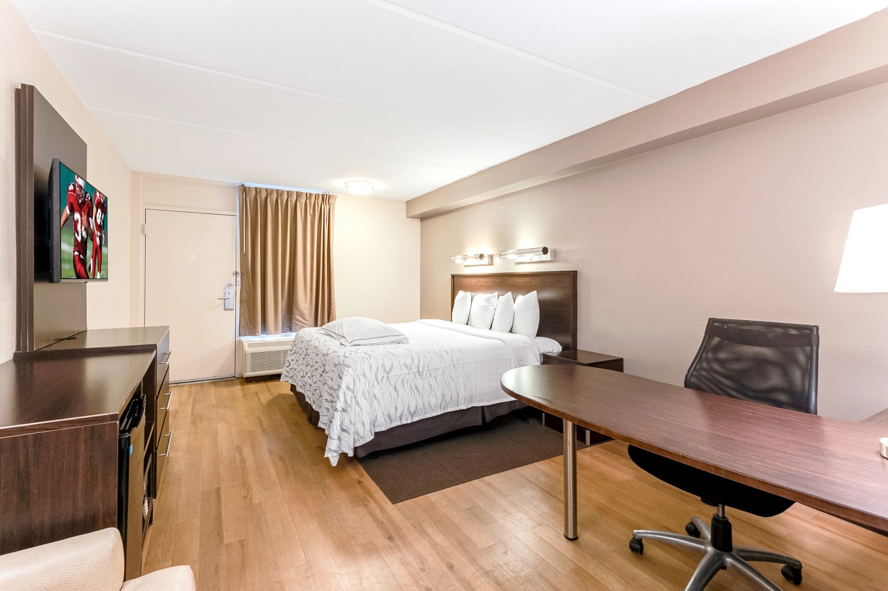 ADA Premium King Smoke Free (Get More: Upgraded Bedding and Snack Box)