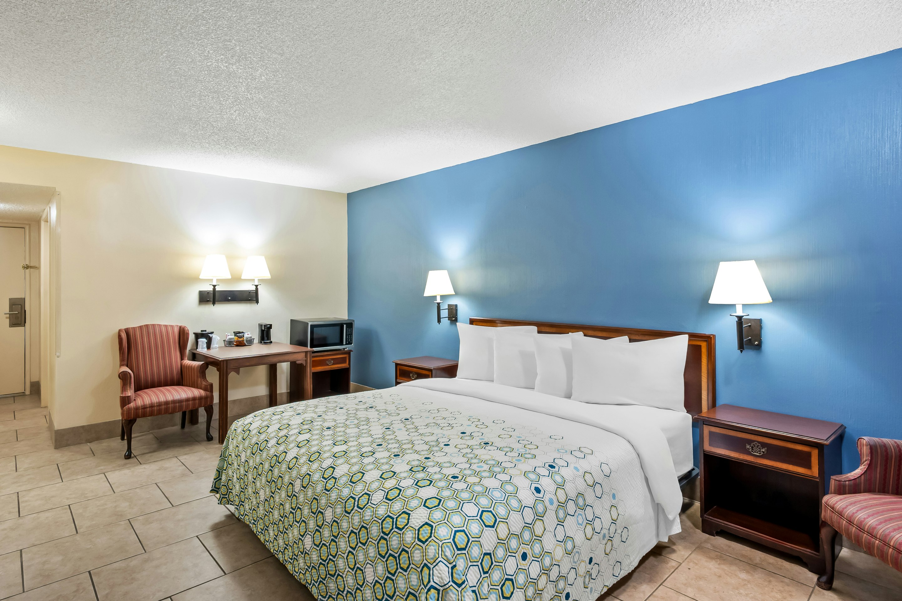 HomeTowne Studios Yuba City Bonanza – Marysville