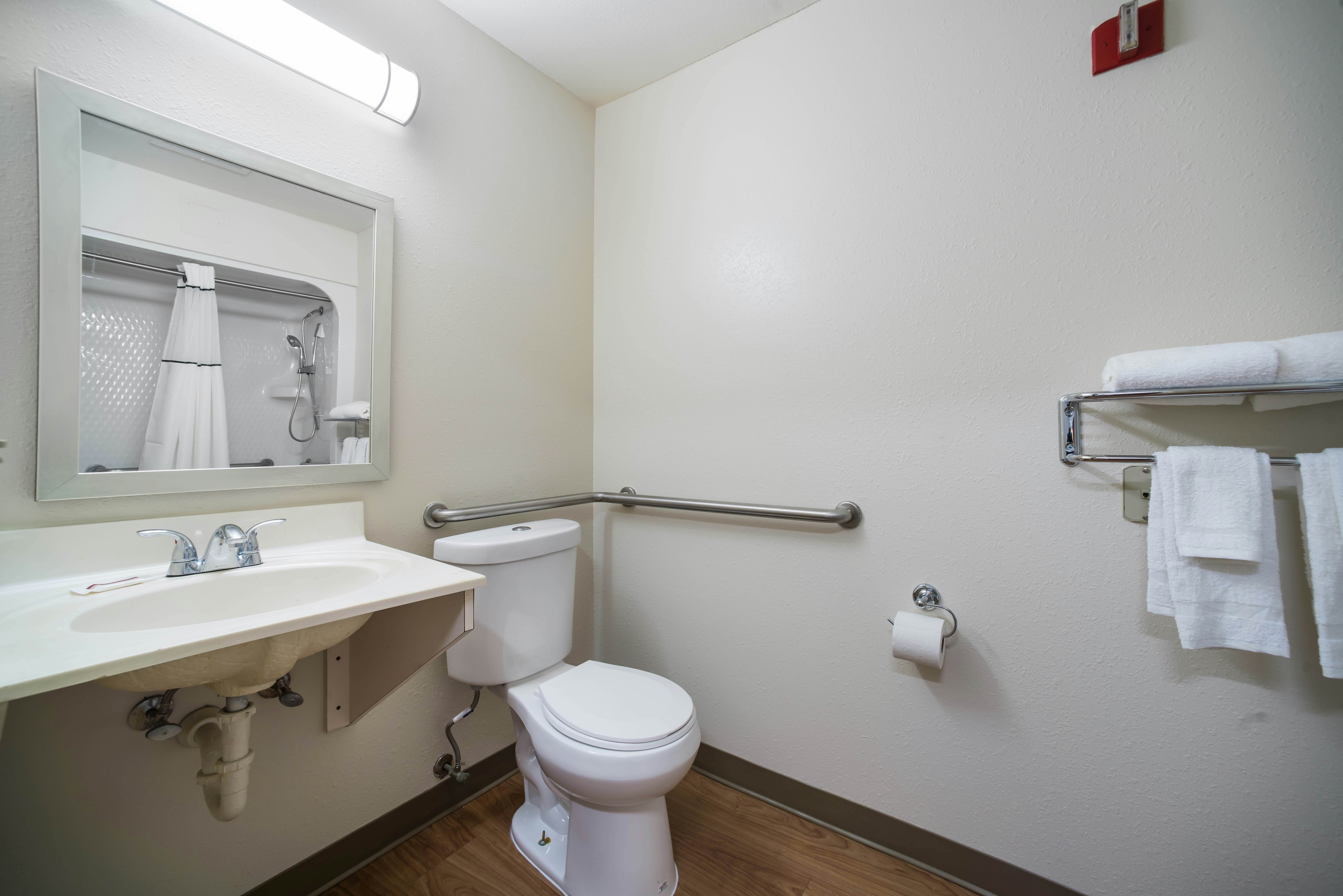 HomeTowne Studios St. Louis – Airport/ N Lindbergh
