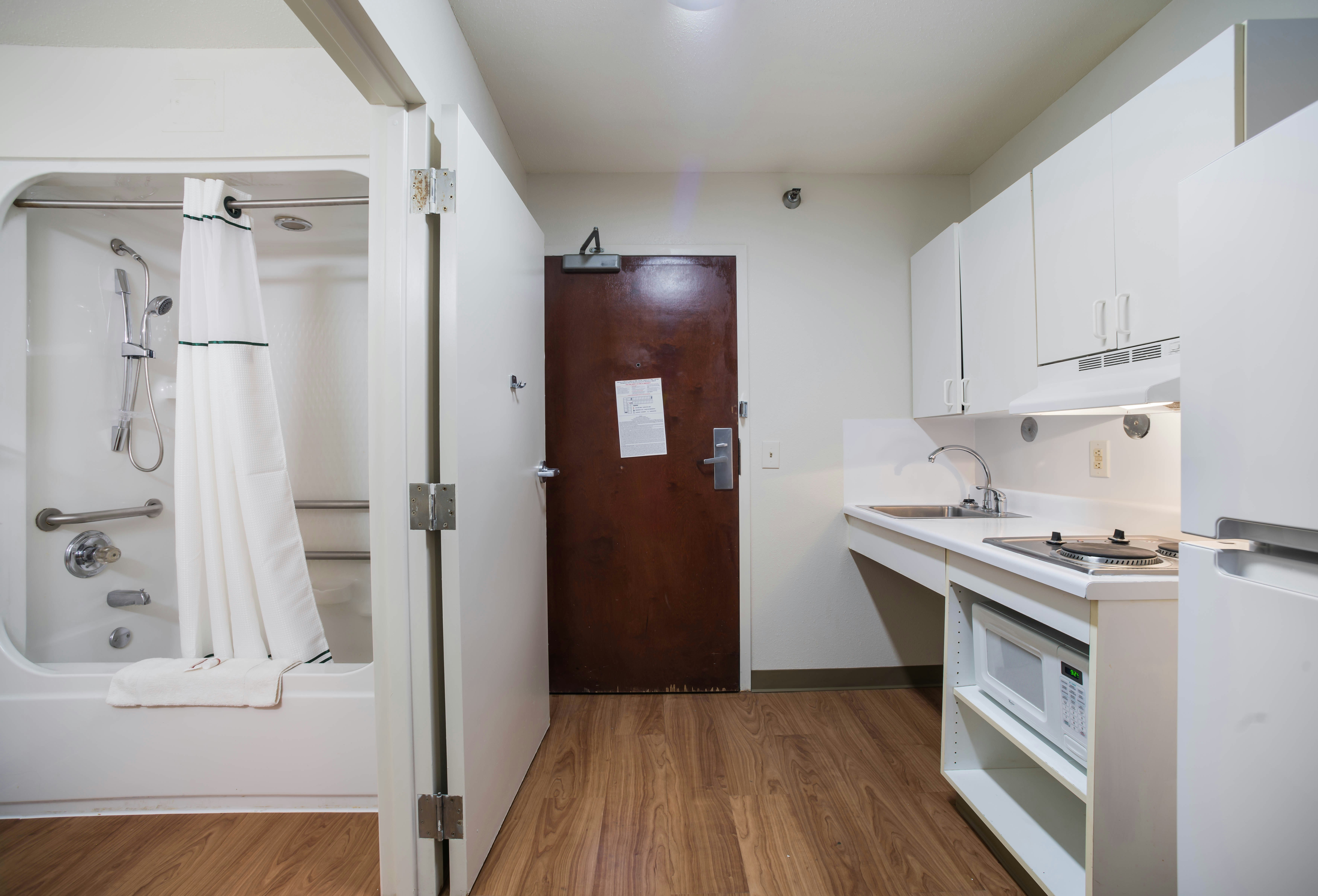 HomeTowne Studios St. Louis – Airport/ N Lindbergh
