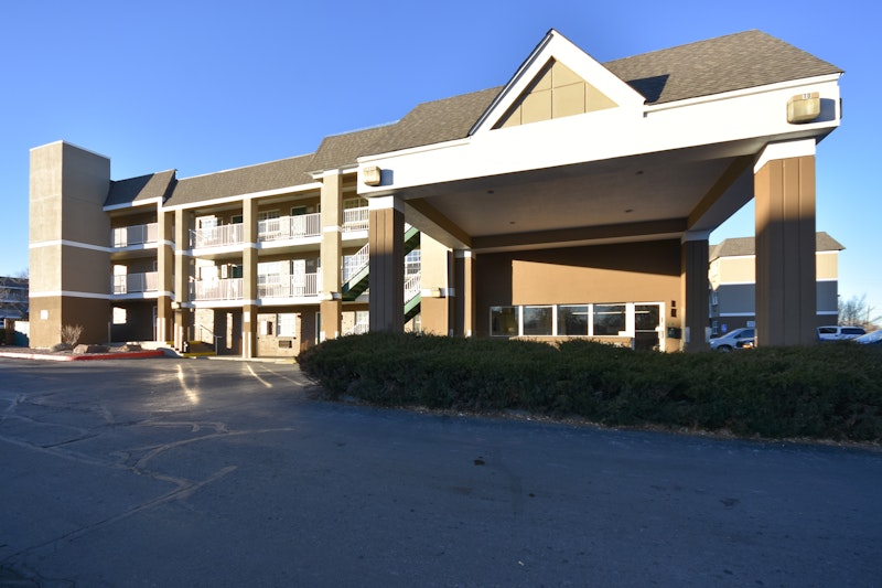 HomeTowne Studios Denver – Lakewood West