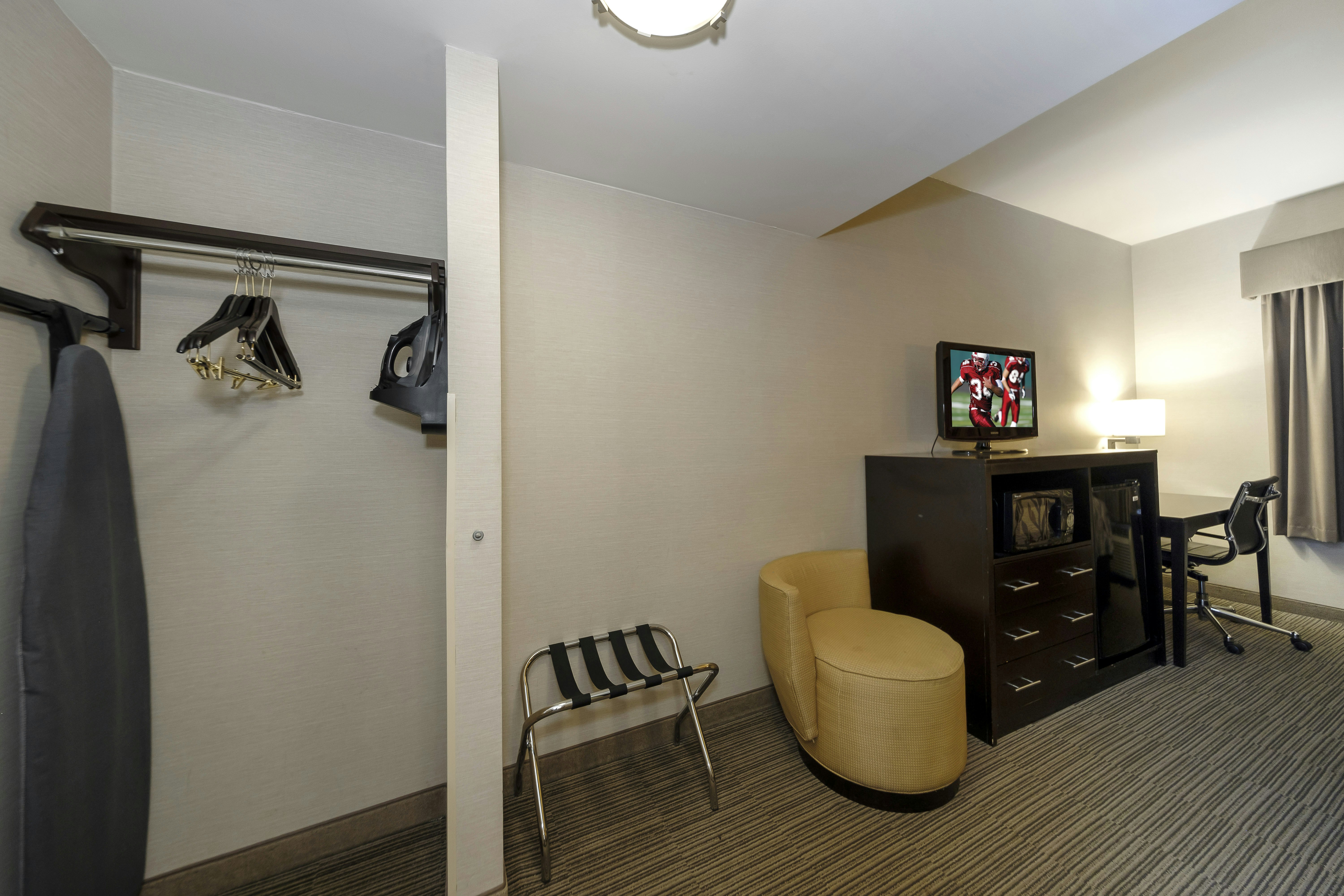 Red Roof Inn Suites Newburgh – Stewart Airport/ West Point