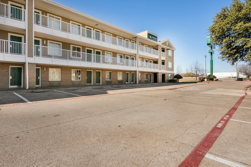 HomeTowne Studios Dallas – Mesquite