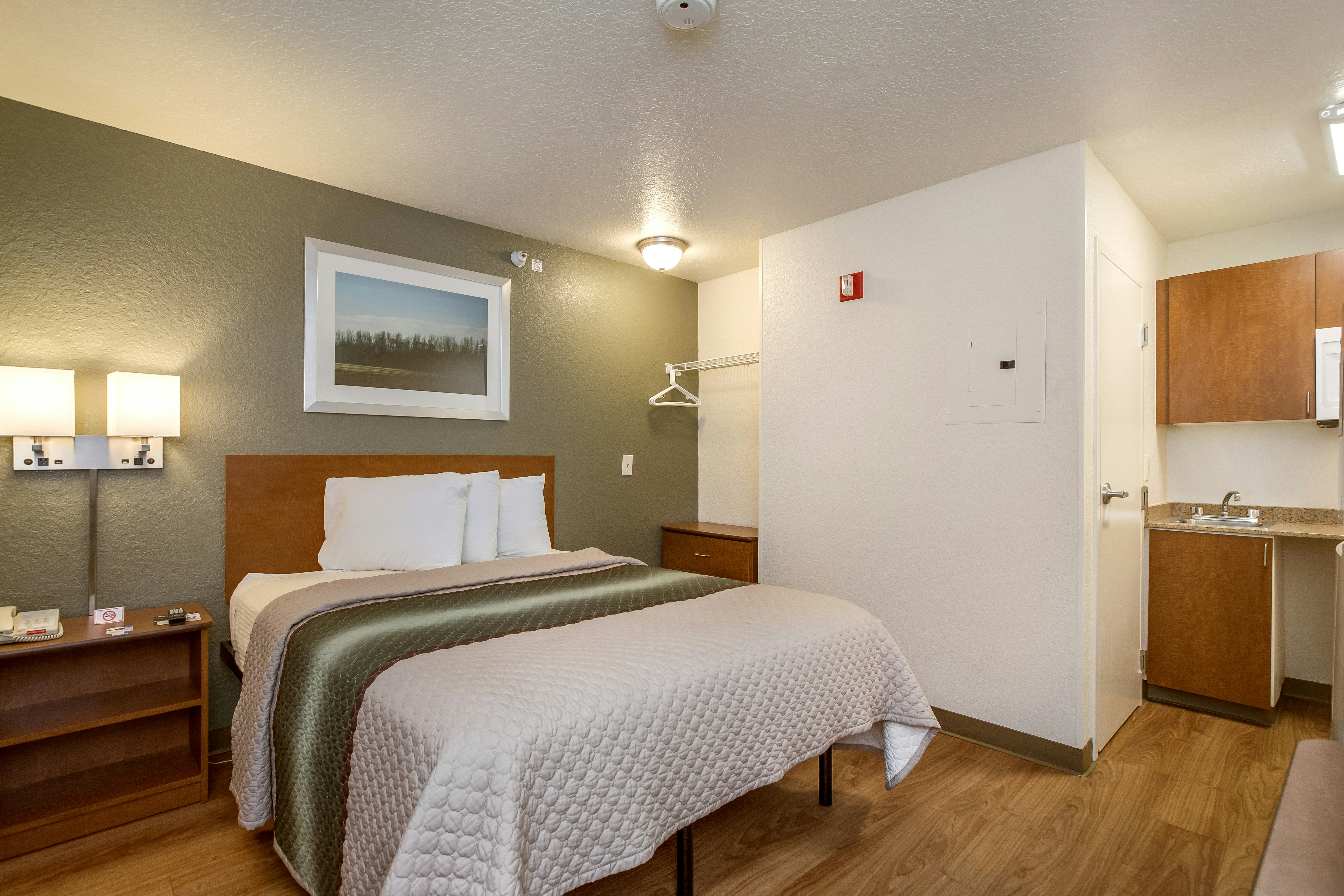 HomeTowne Studios Philadelphia – Mt Laurel/ Maple Shade, NJ