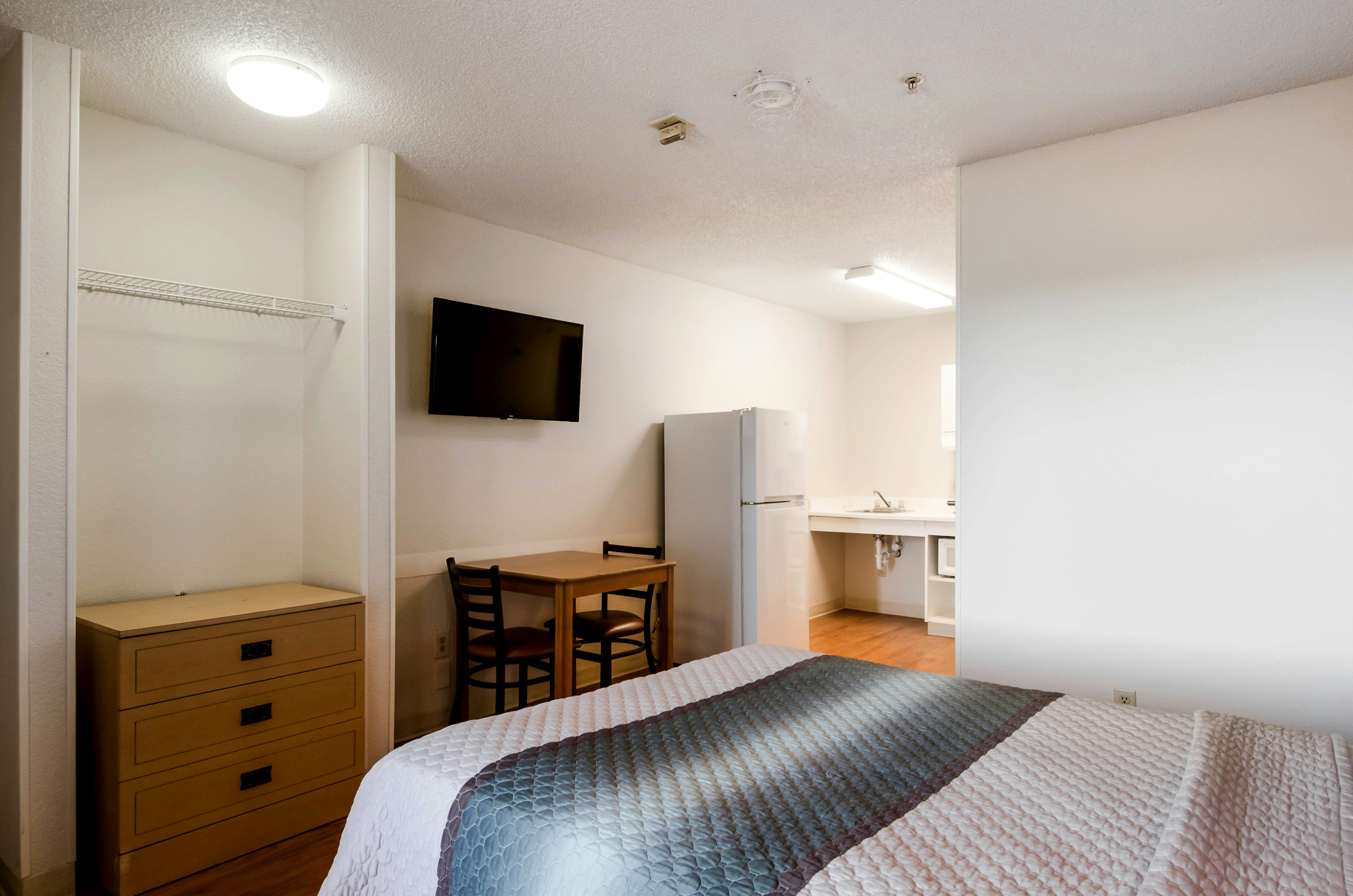HomeTowne Studios Denver – Thornton