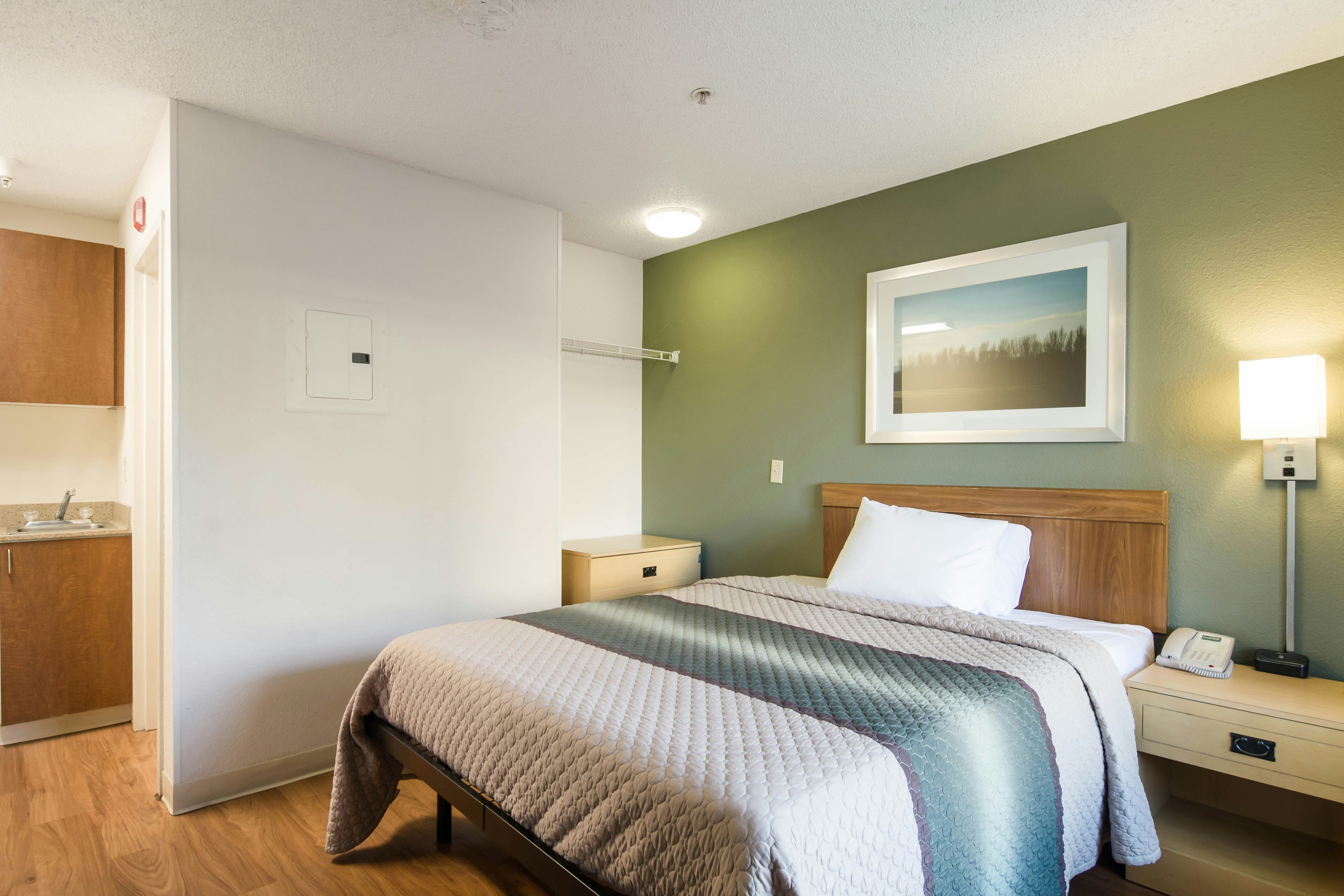 HomeTowne Studios Denver – Thornton