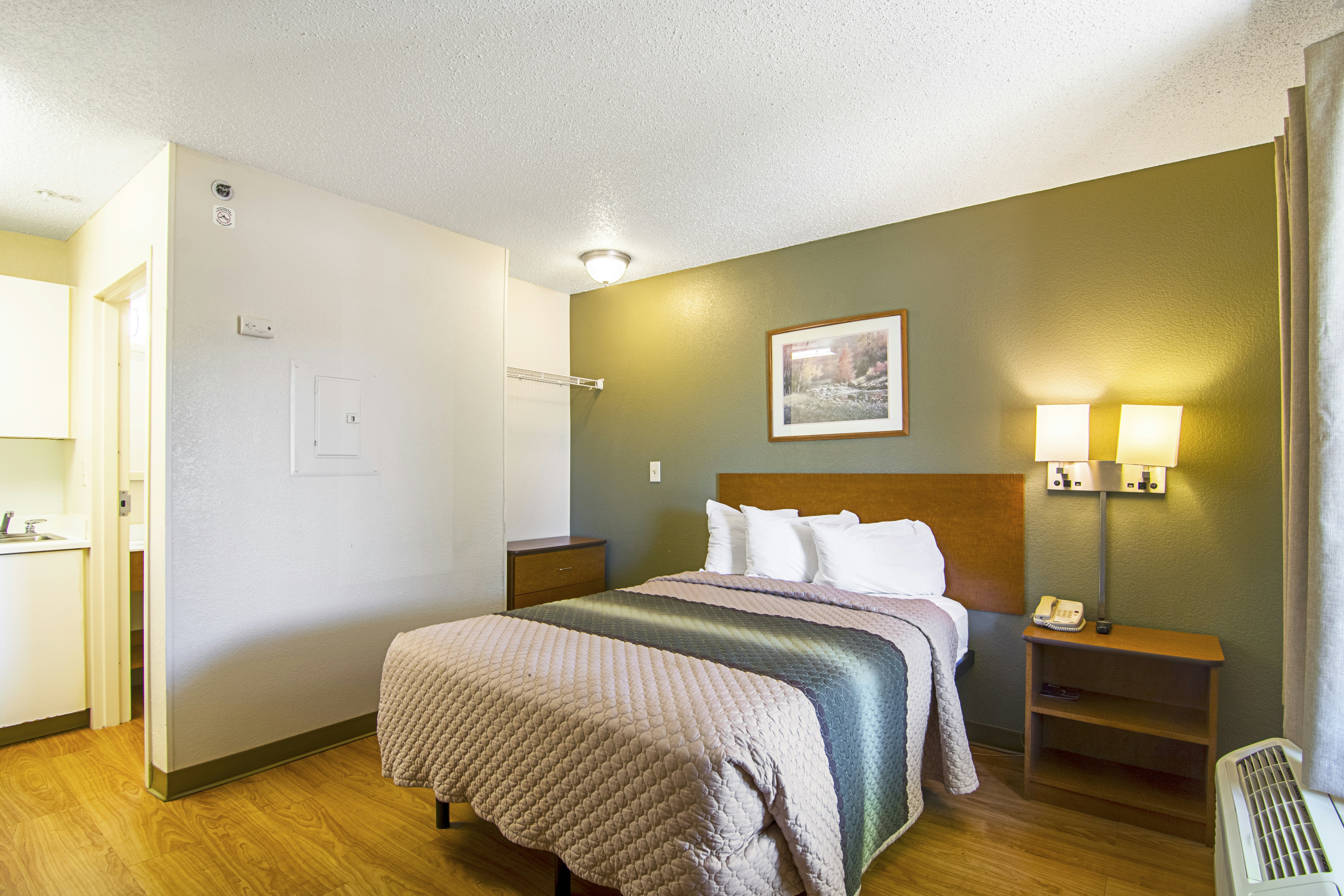 HomeTowne Studios Chicago – Waukegan