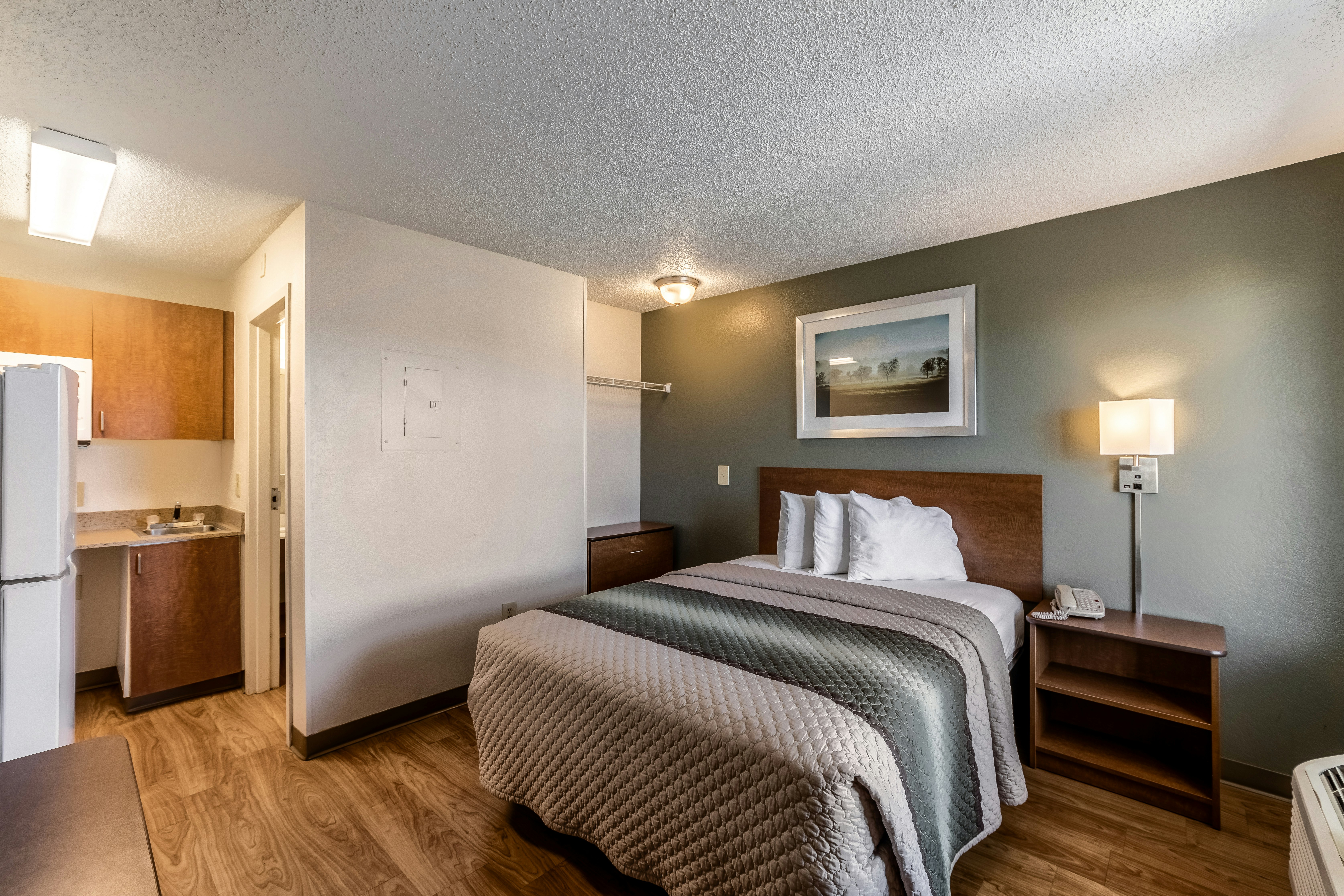 Studio 1 Full Bed Non-Smoking