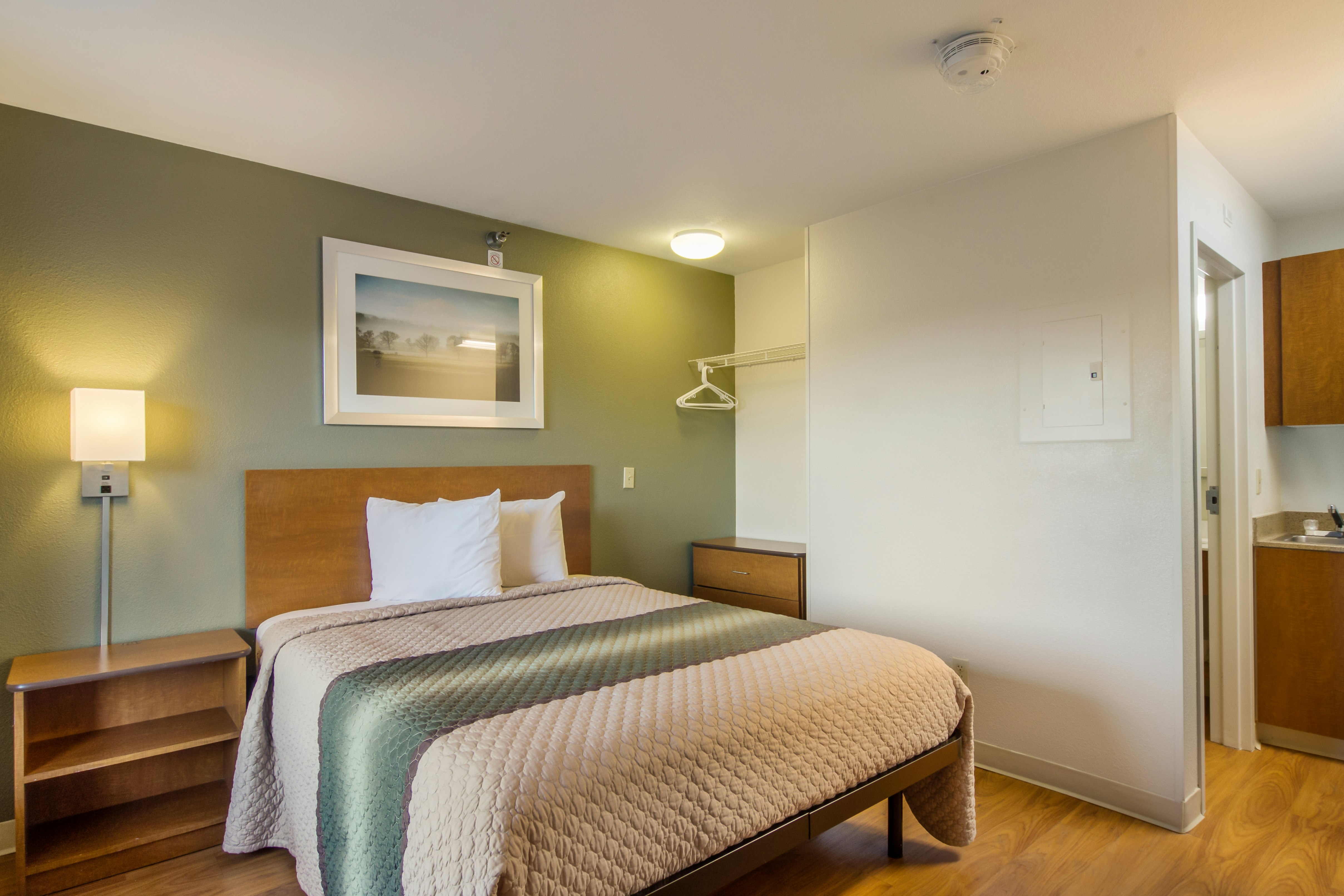 Studio 1 Queen Bed Non-Smoking