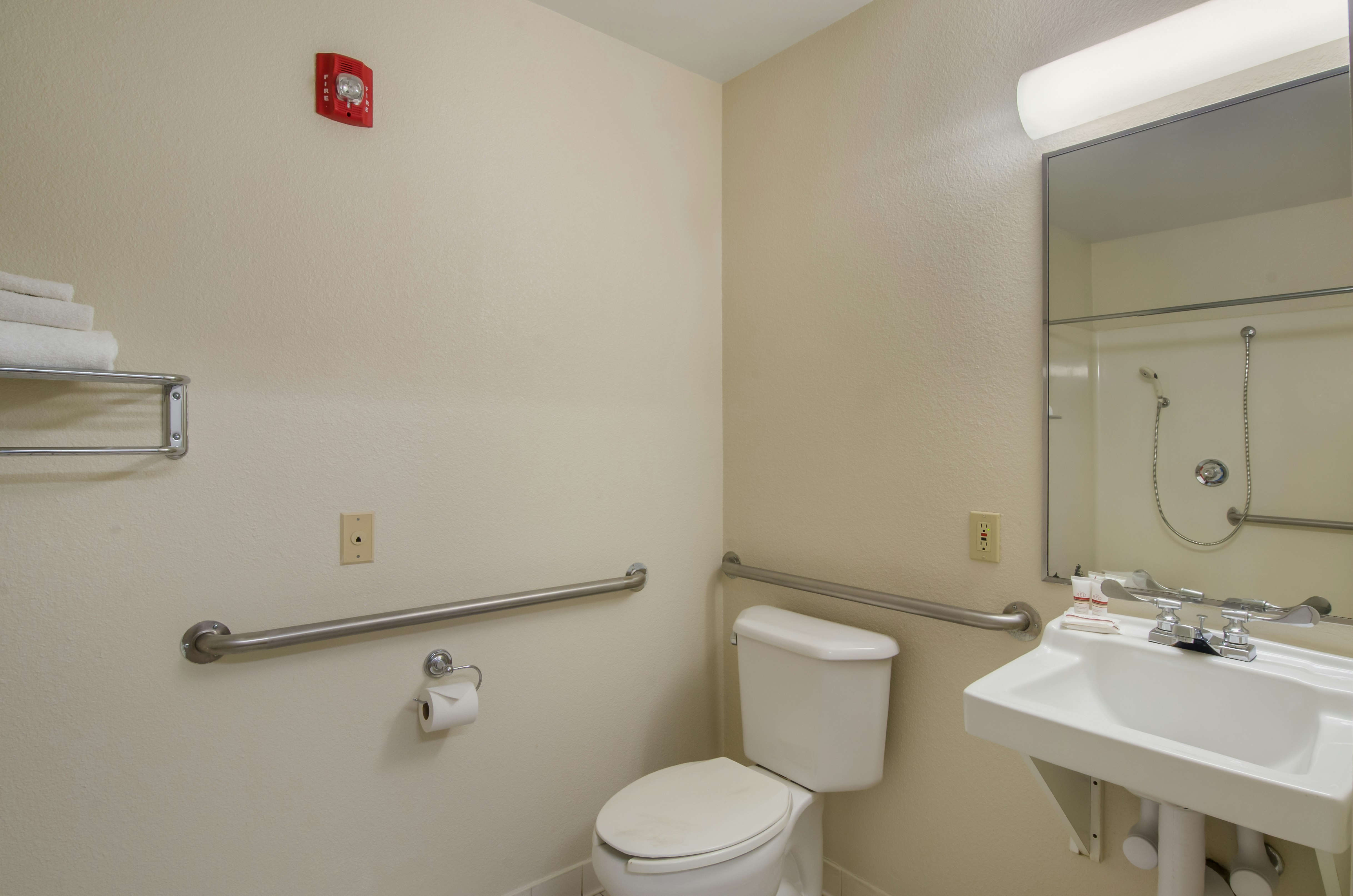 HomeTowne Studios Denver – Glendale/ Cherry Creek