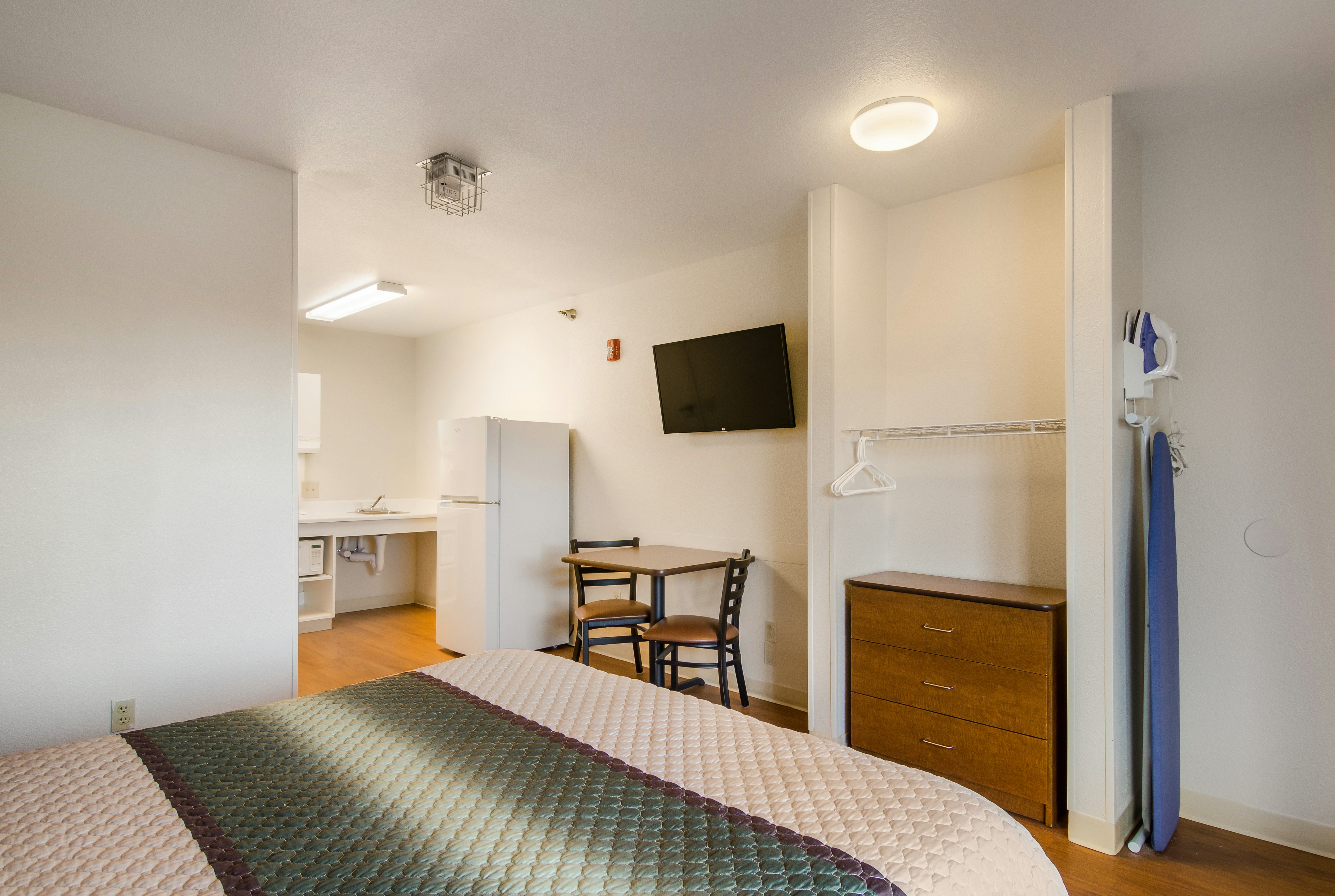 HomeTowne Studios Denver – Glendale/ Cherry Creek