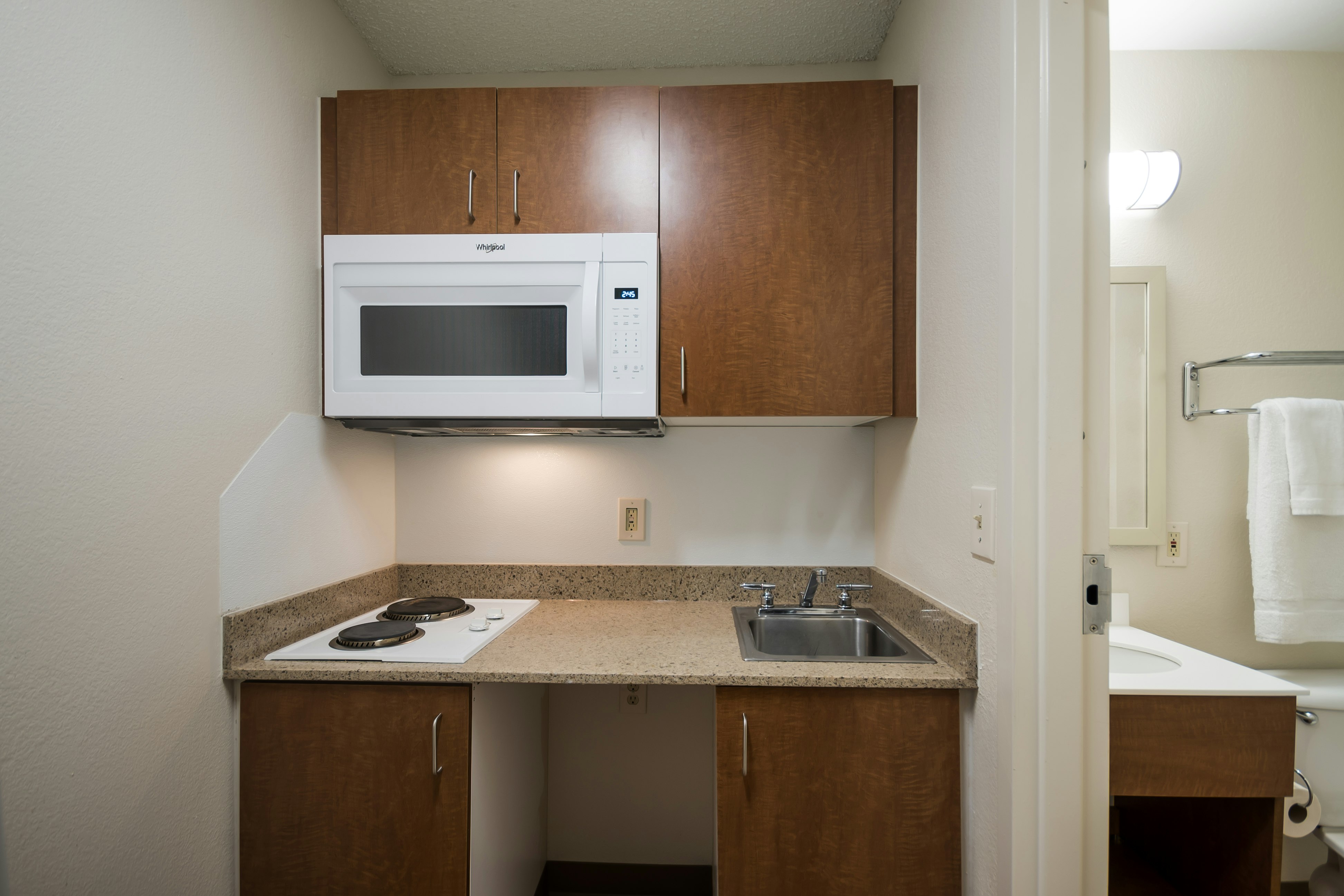 HomeTowne Studios Seattle – Kent/ Des Moines