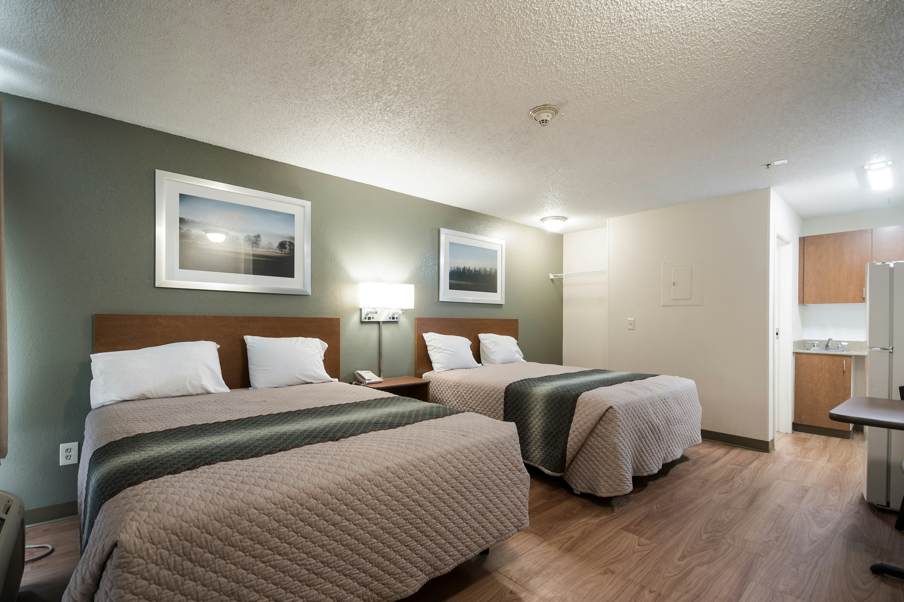 Studio 2 Queen Beds Non-Smoking