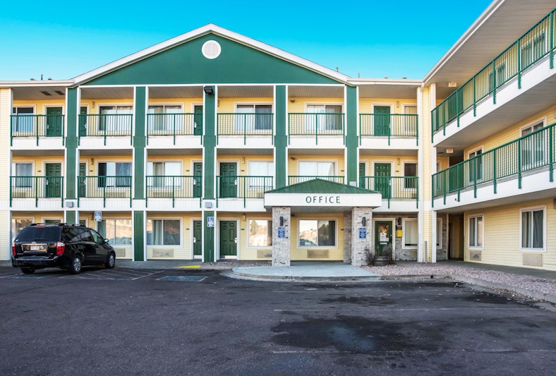 HomeTowne Studios Colorado Springs – Airport