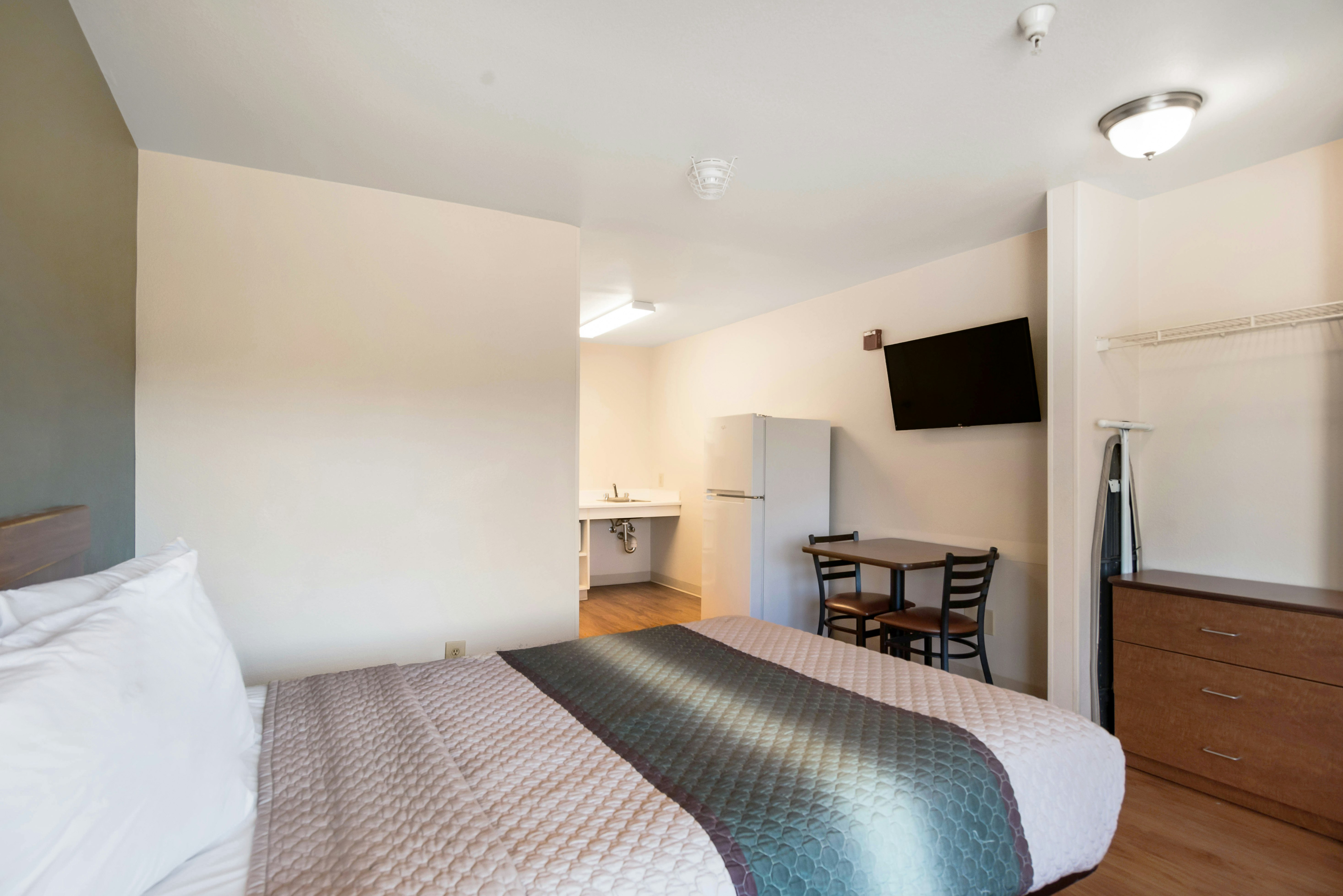 HomeTowne Studios Colorado Springs – Airport