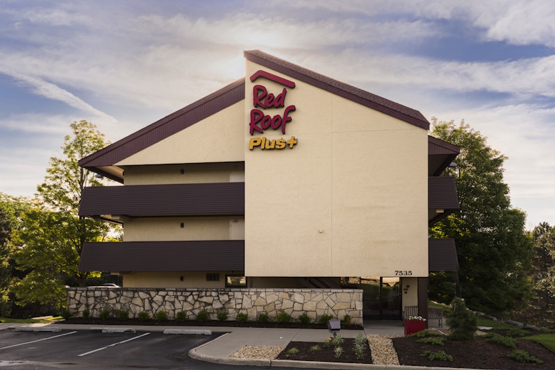 Red Roof PLUS+ Chicago – Willowbrook