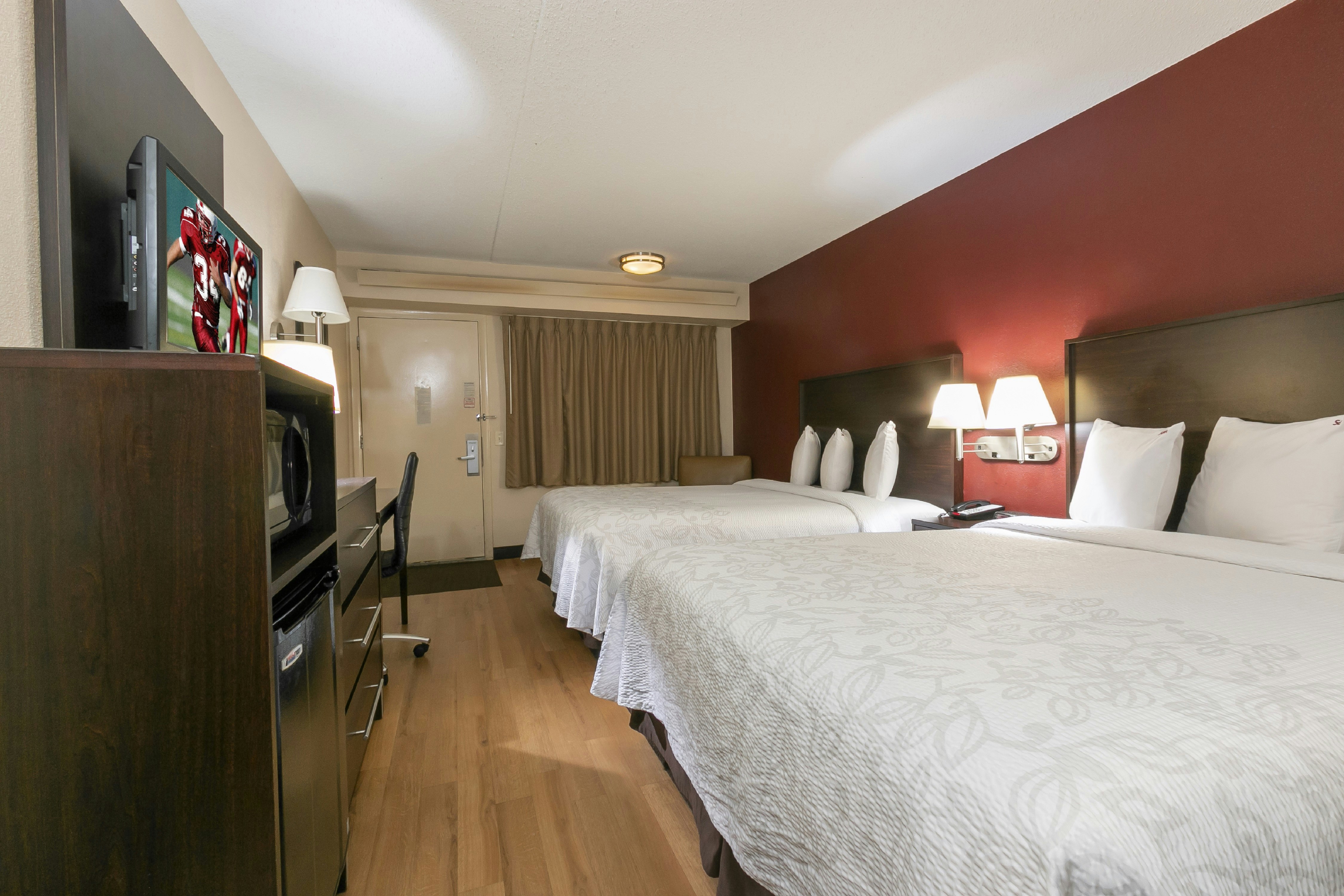 Deluxe 2 Full Beds Smoke-Free
