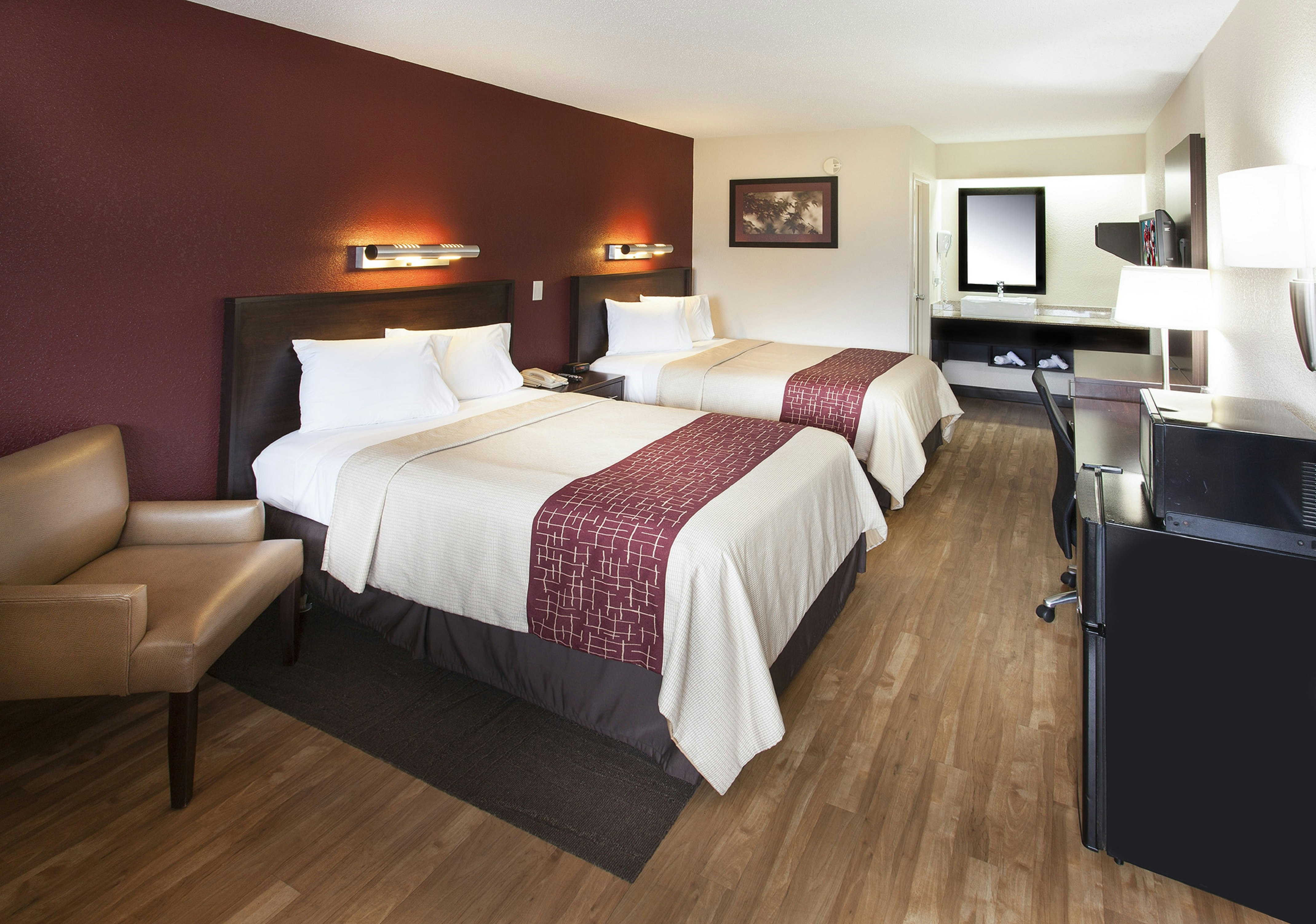Deluxe 2 Full Beds Smoke-Free