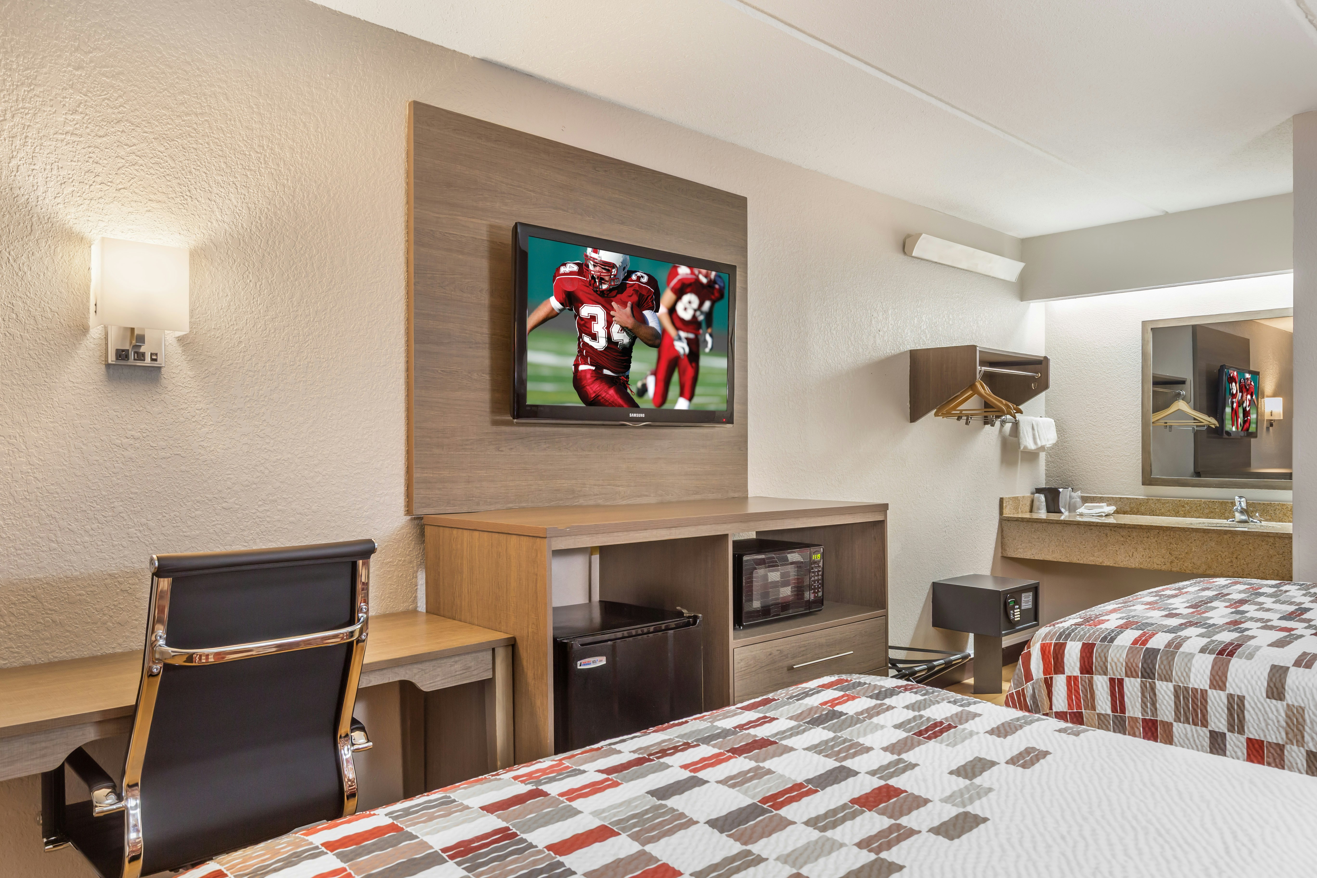 Deluxe 2 Full Beds Smoke Free
