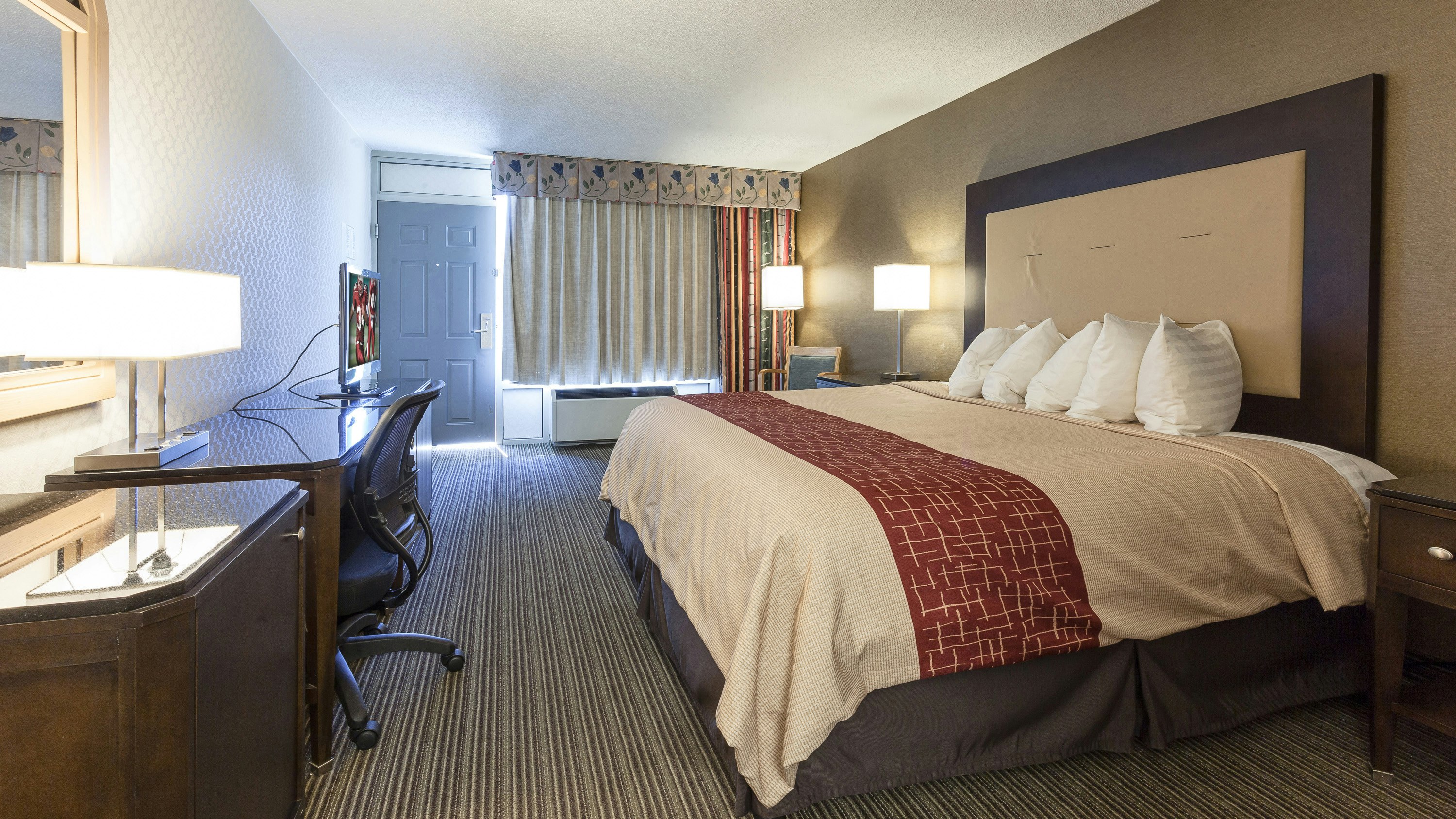 Red Roof Inn Suites DeKalb
