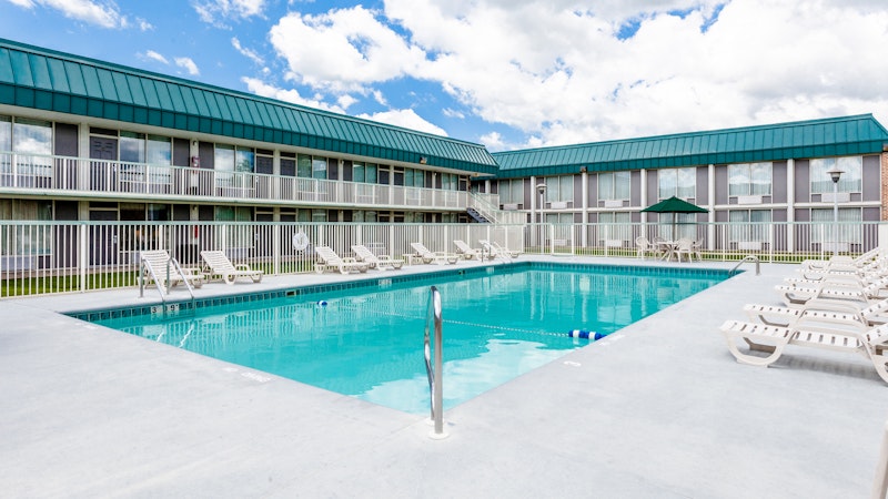 Red Roof Inn Suites DeKalb