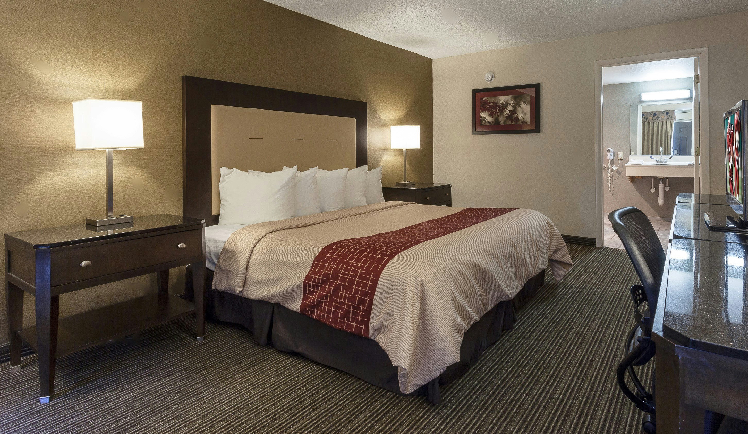 Red Roof Inn Suites DeKalb
