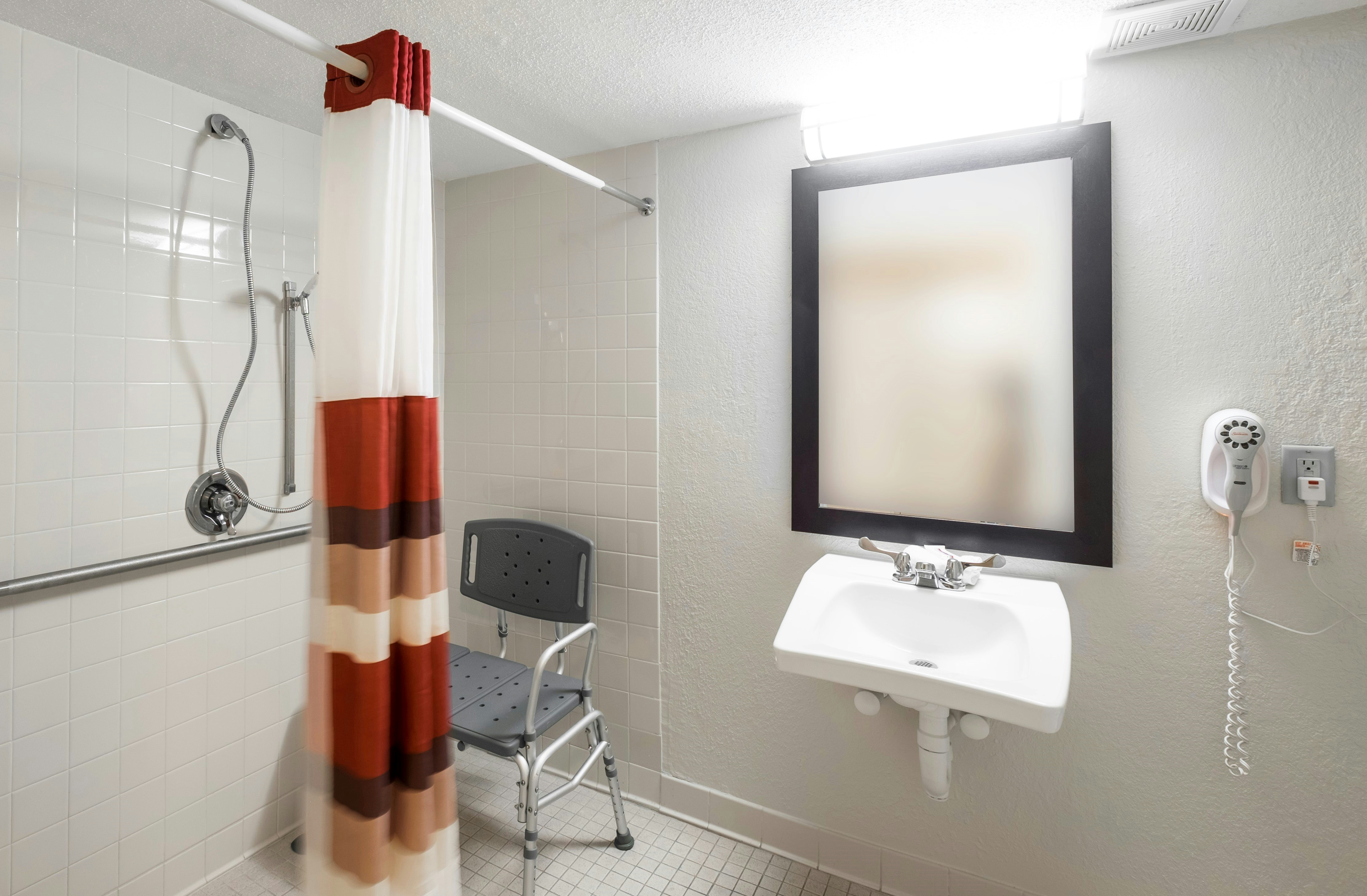 Red Roof PLUS+ South Deerfield – Amherst