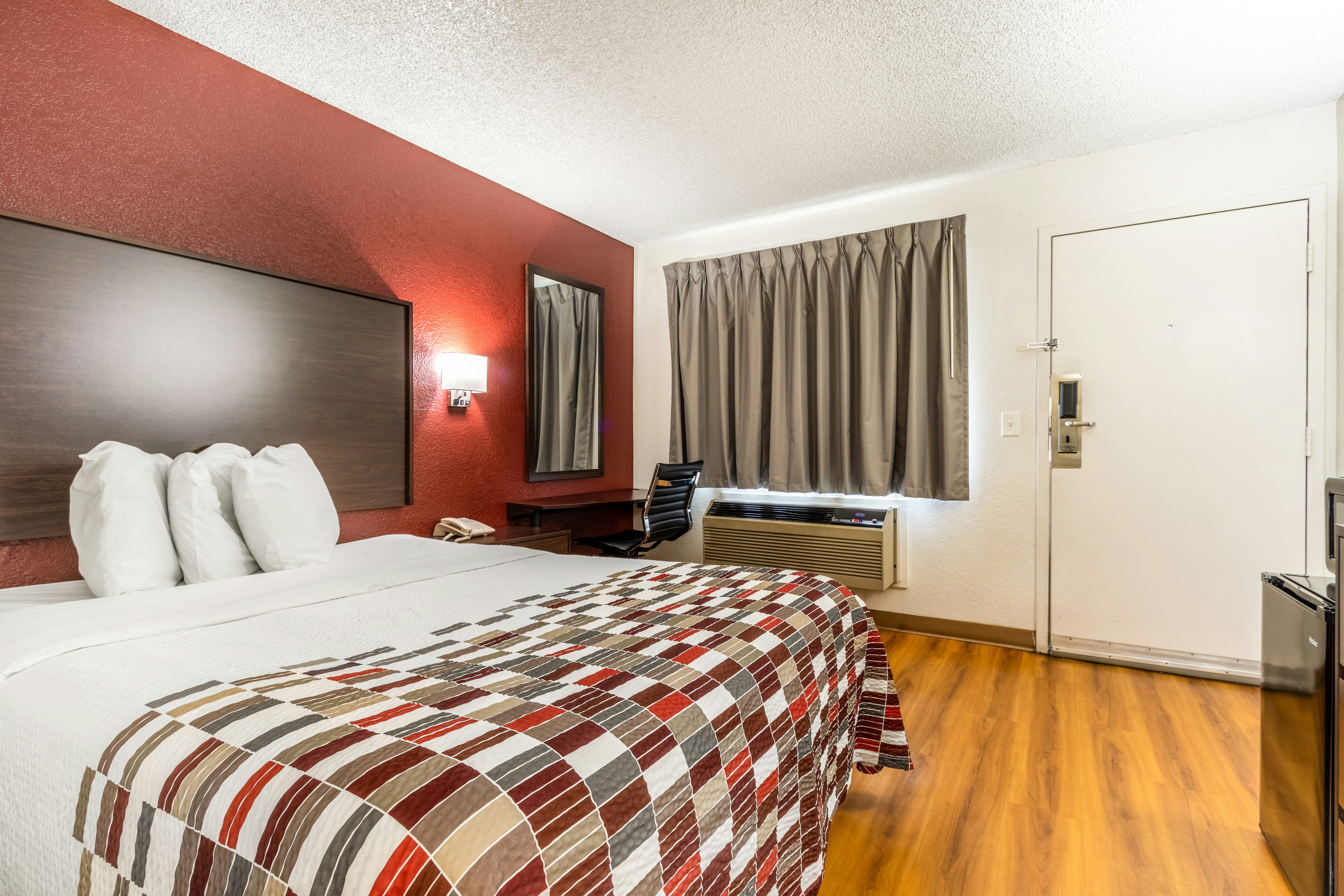 Deluxe Queen Bed Non-Smoking